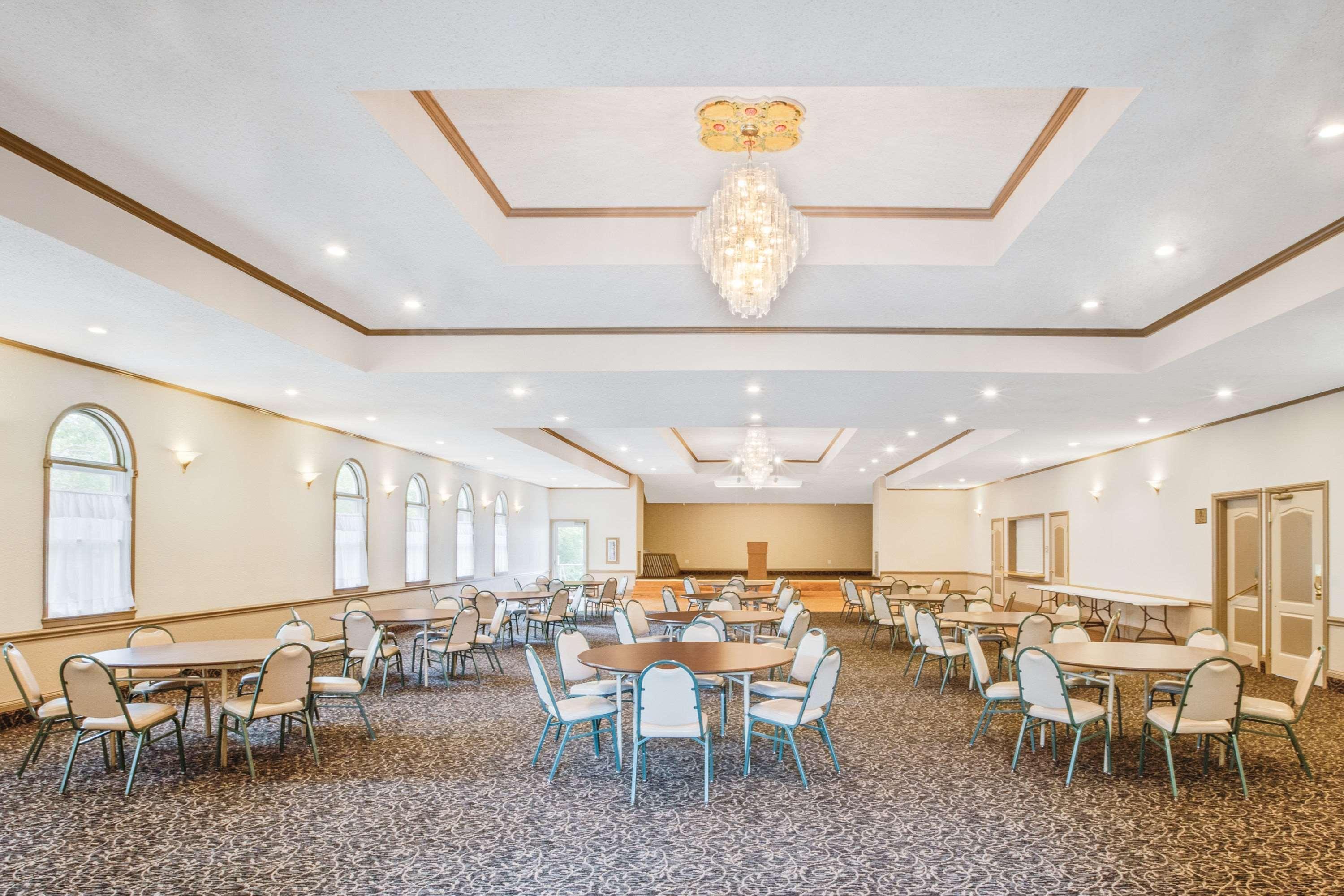 Centro de Negocios Super 8 by Wyndham Brooklyn