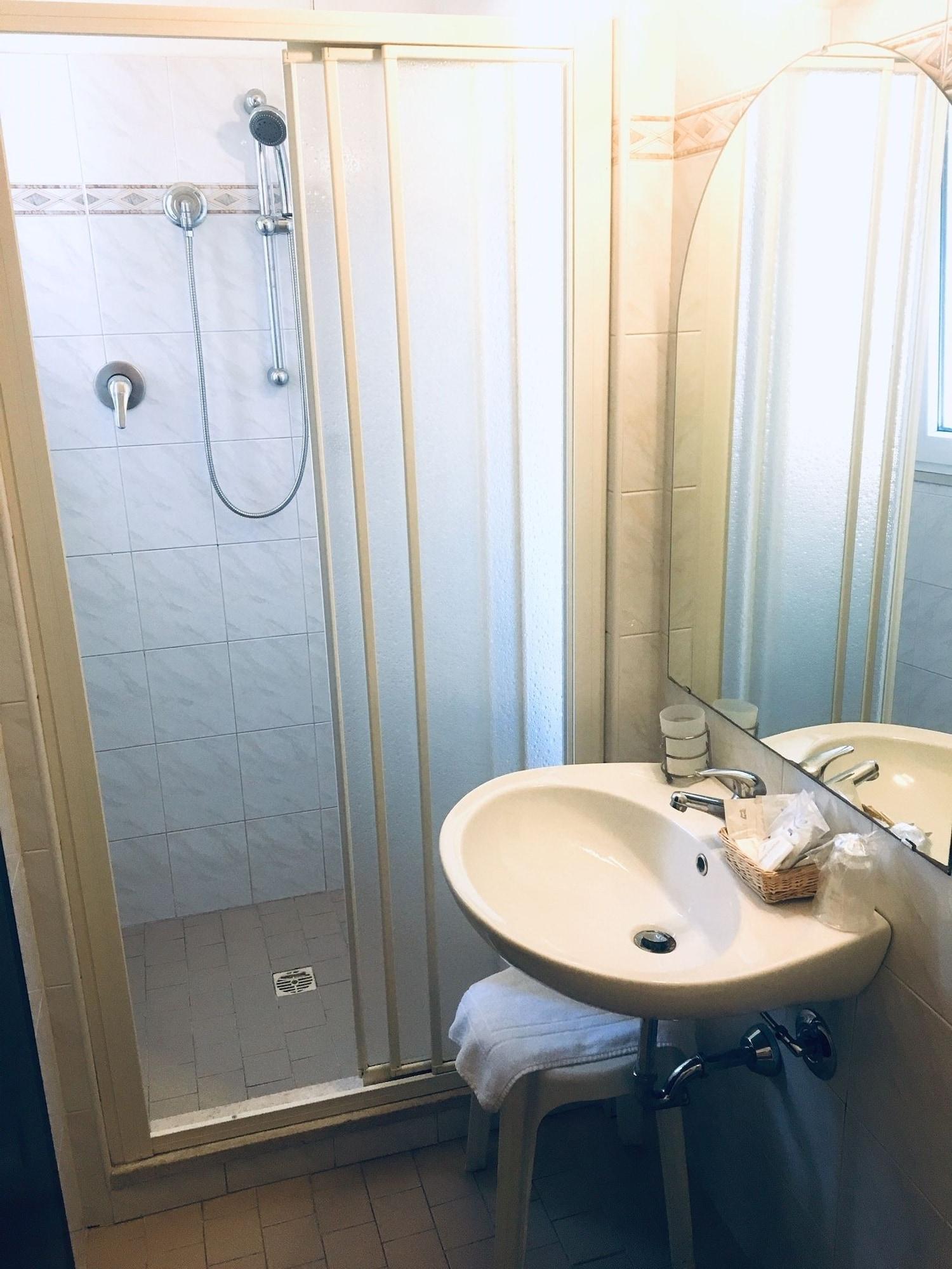 Equipamiento de Habitación Giovane Italia