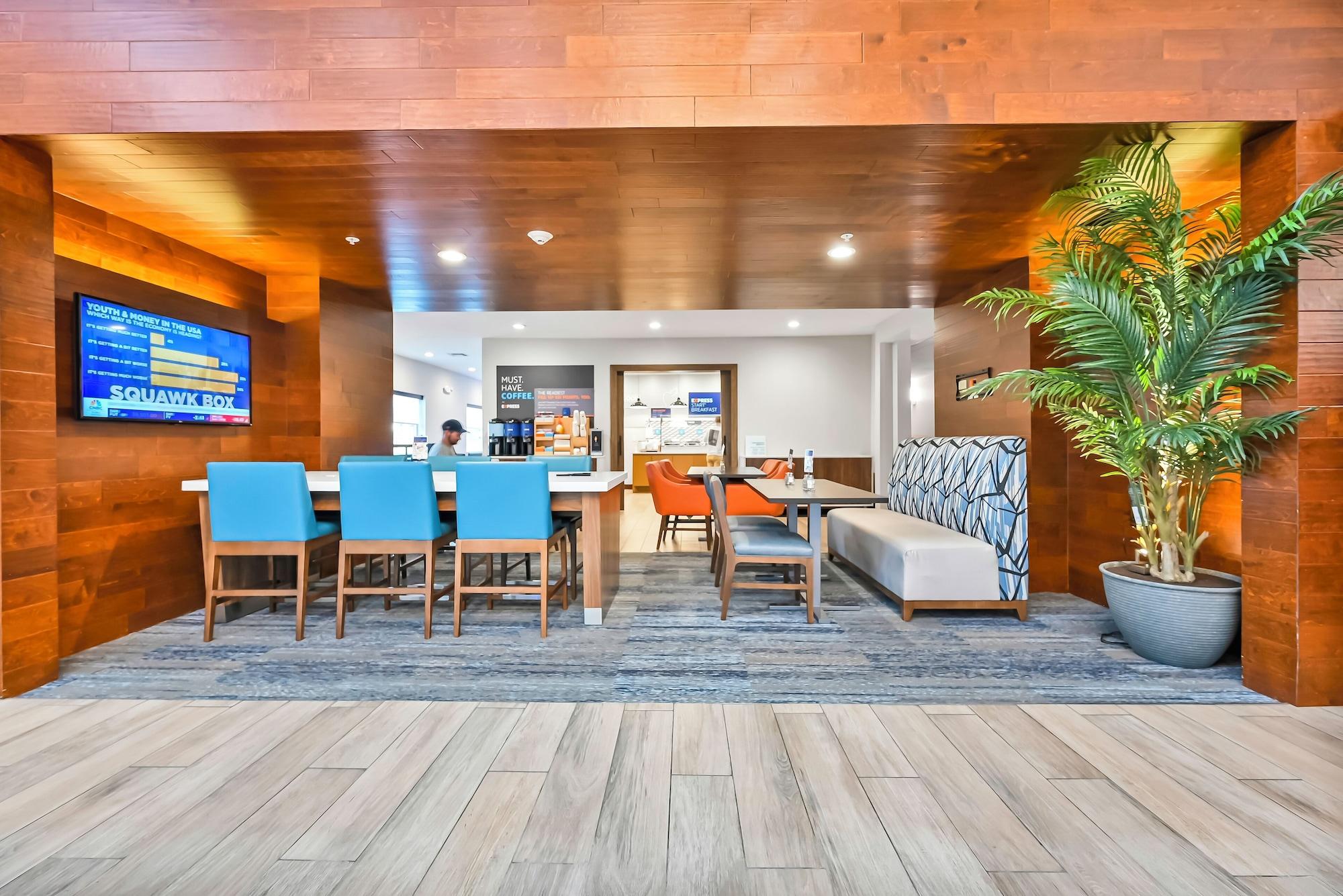 Vista Lobby Holiday Inn Express Palestine by IHG