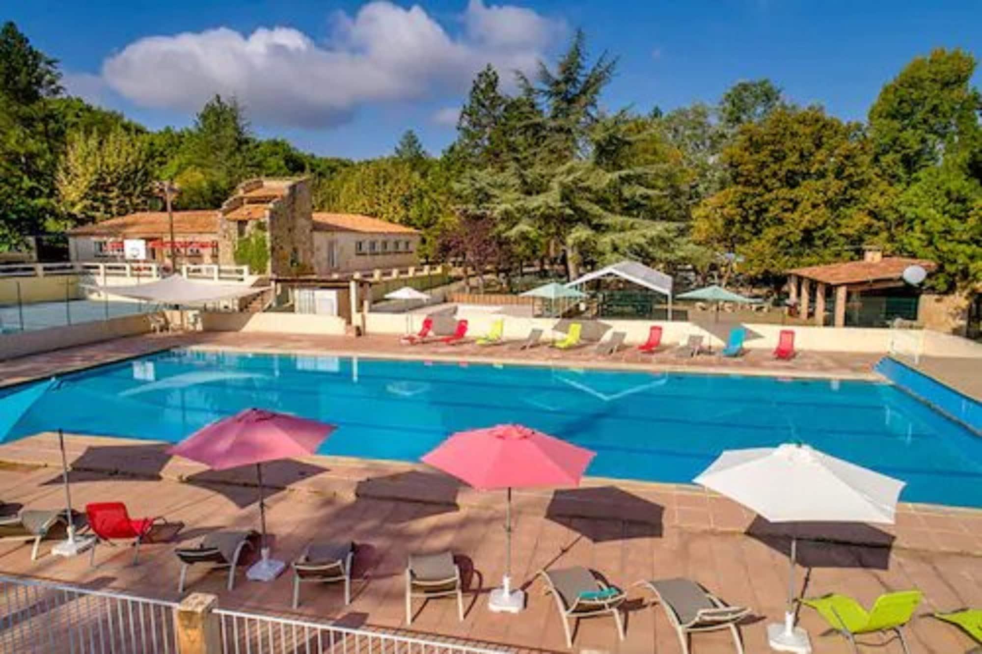 Varios Village Vacances les Bories