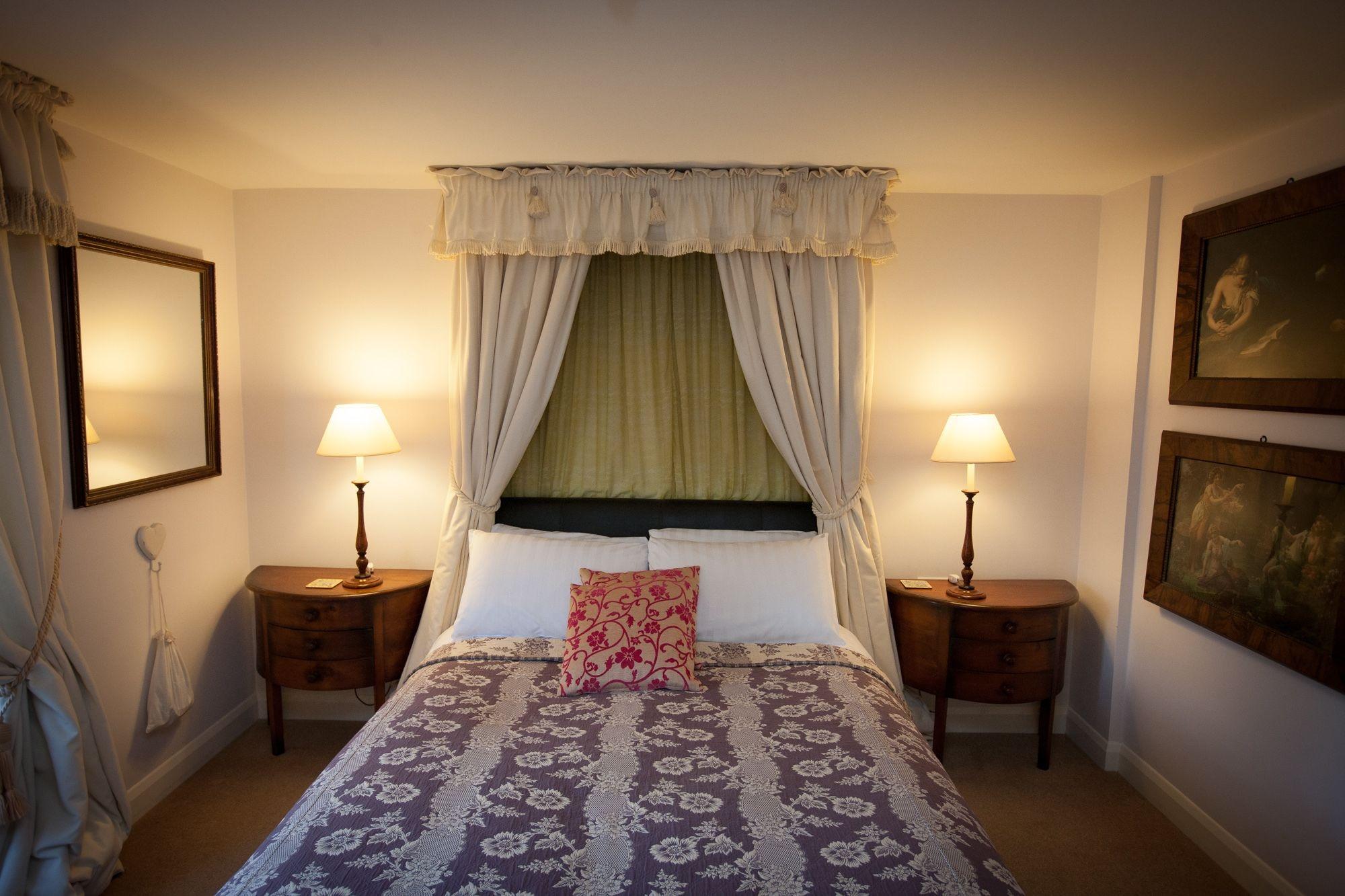 Varios Britannia House