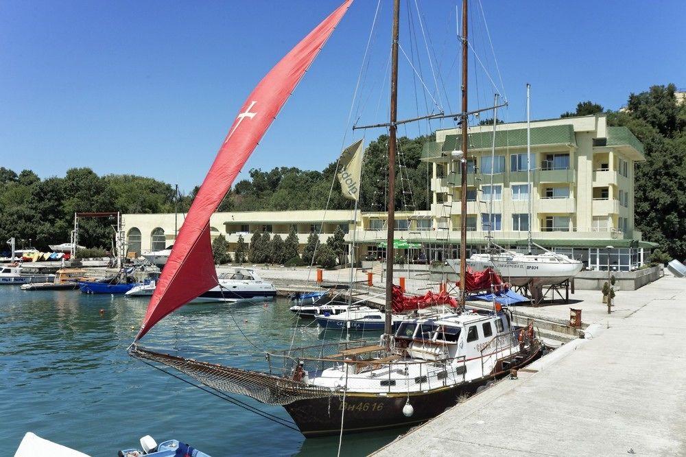 Хотел "Марина" by null