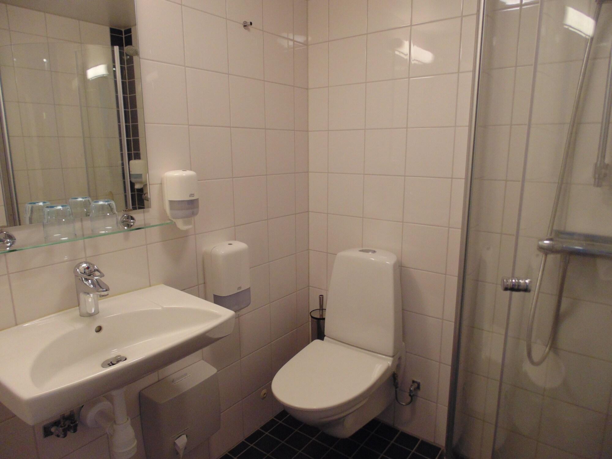 Equipamiento de Habitación Ljungskile Folkhögskola Kurs & Konferens Hotell