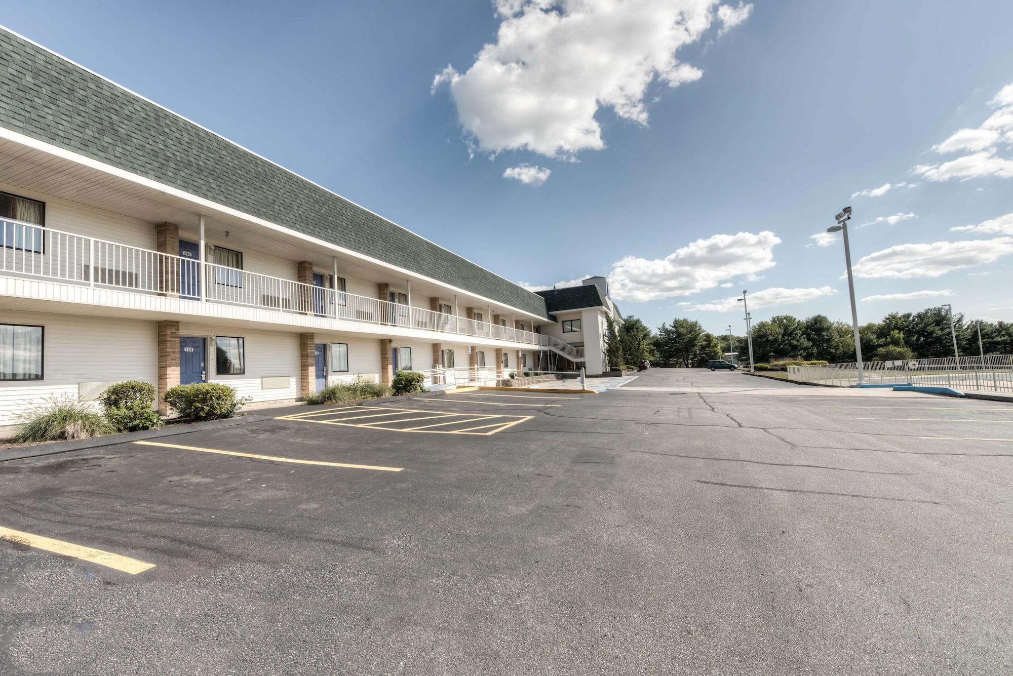 Vista Exterior Motel 6 Niantic, CT - New London