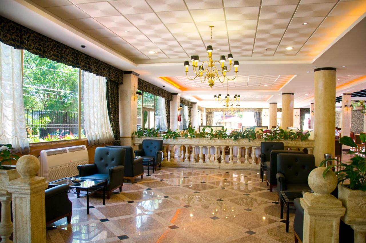 Vista Lobby Ramada by Wyndham Buenos Aires Vicente Lopez