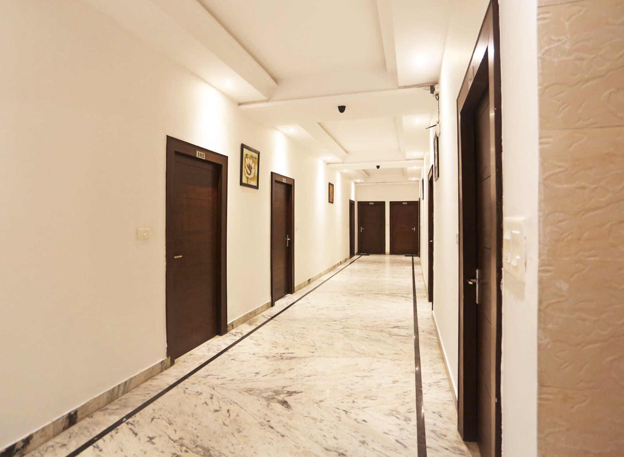 Vista Lobby Optimum Tara Palace