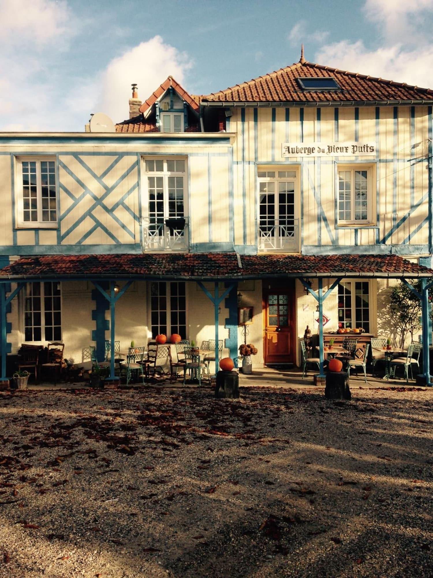 Vista Exterior Auberge du vieux puits