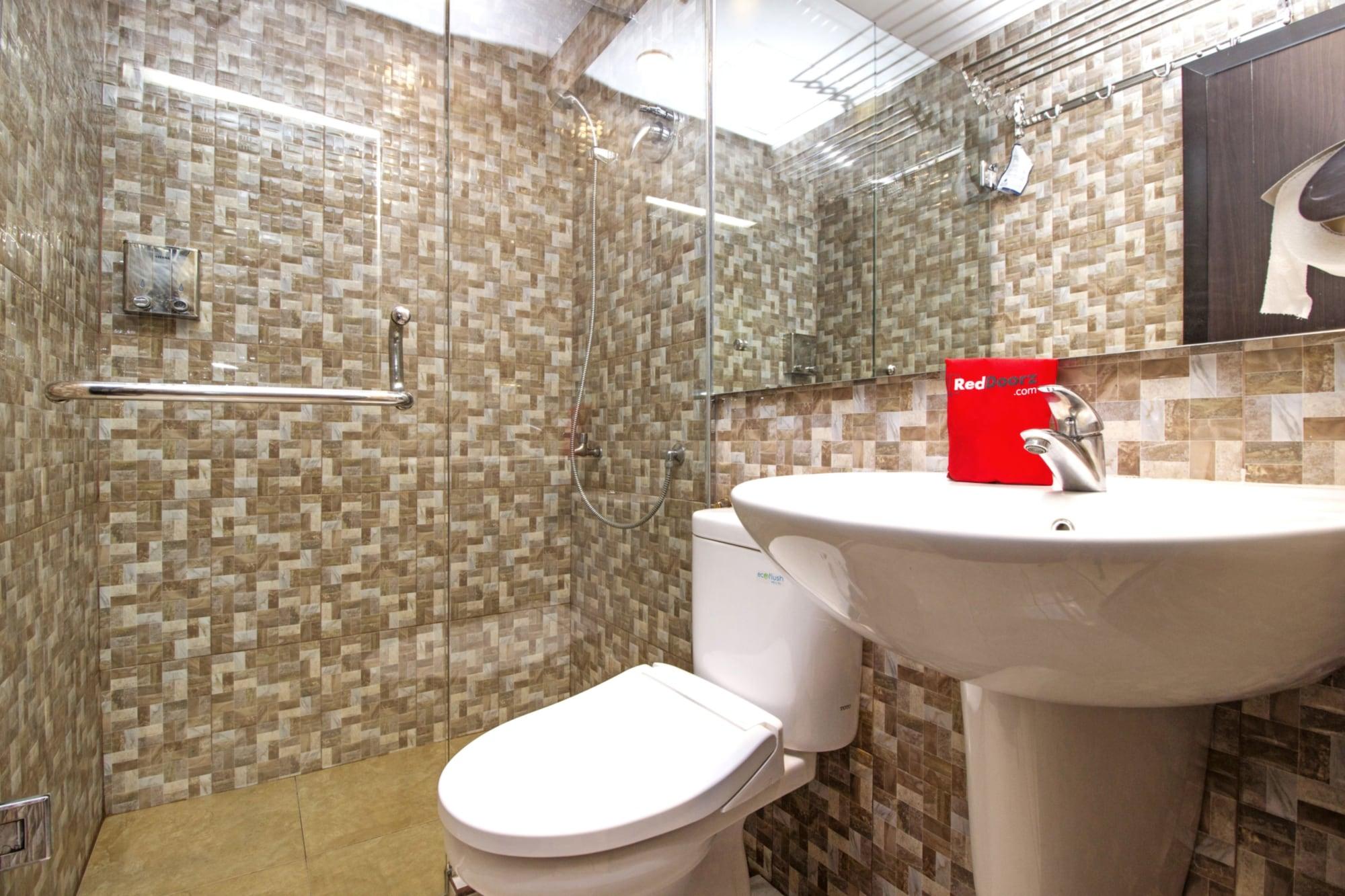 Equipamiento de Habitación RedDoorz near Trans Studio Mall 2