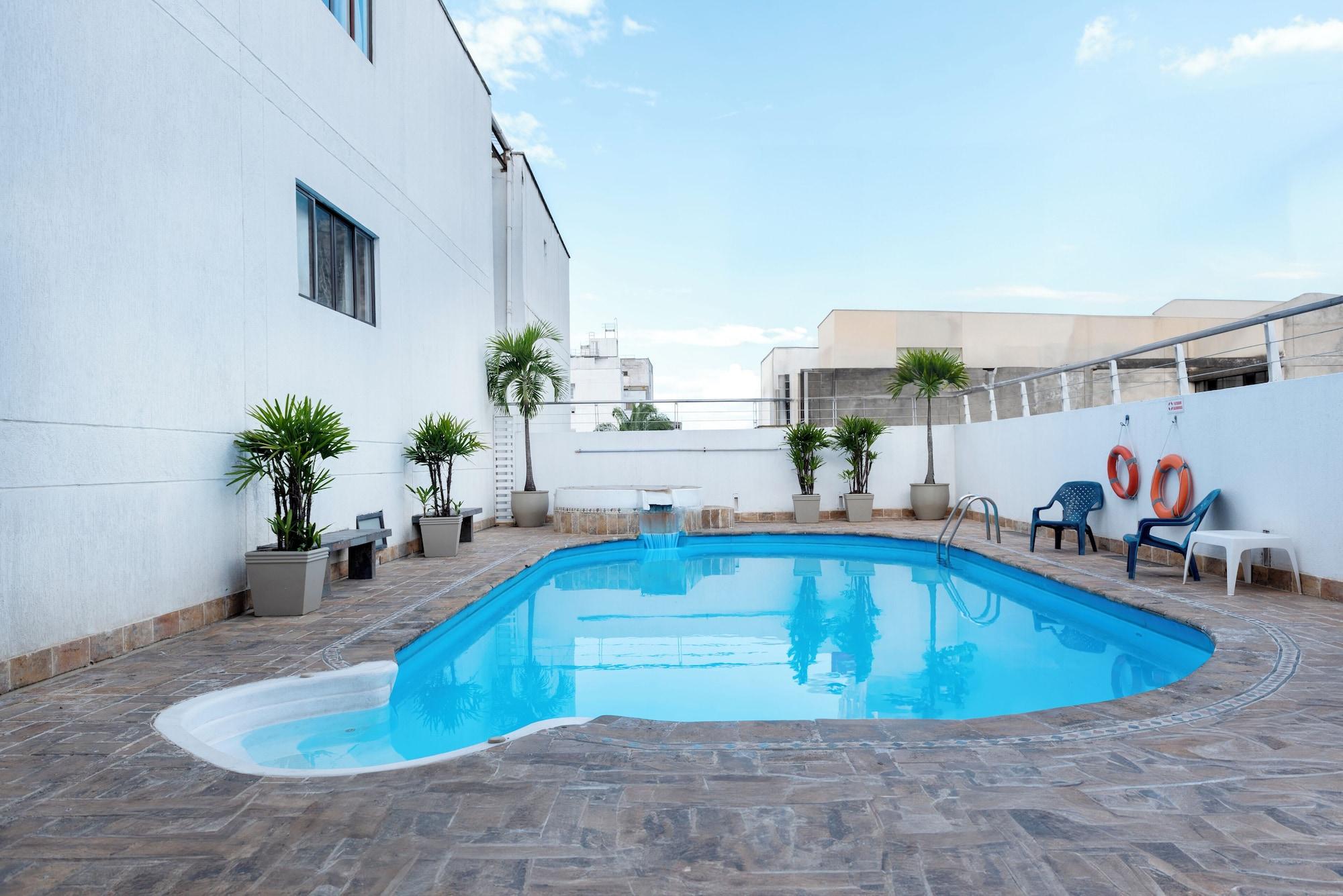 Vista Piscina Hotel Plaza Las Americas Cali