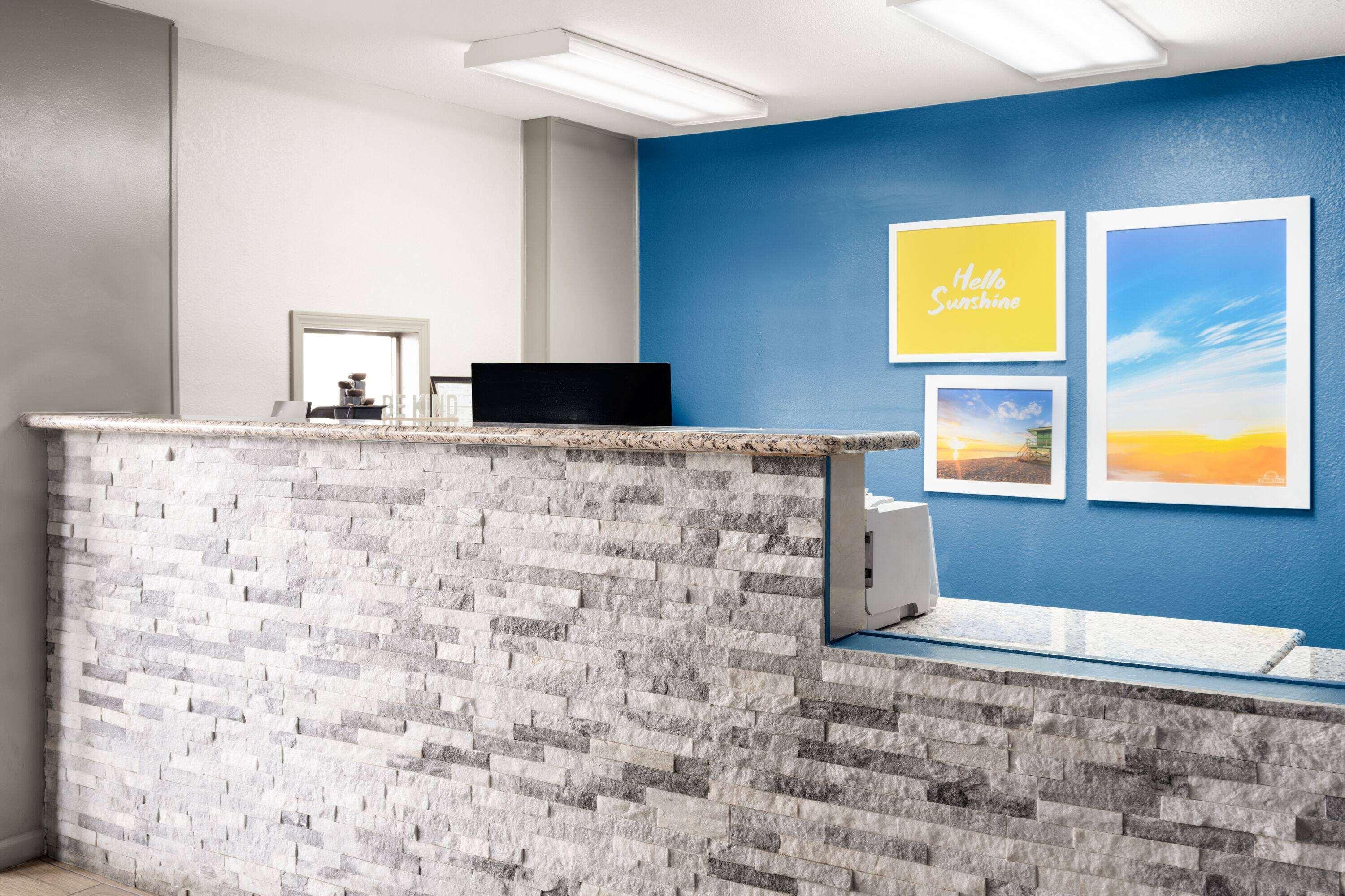 Vista Lobby Days Inn by Wyndham Ardmore