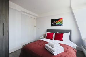 Renta temporal - Large 3 bedroom apartment in Heart of Theatre District