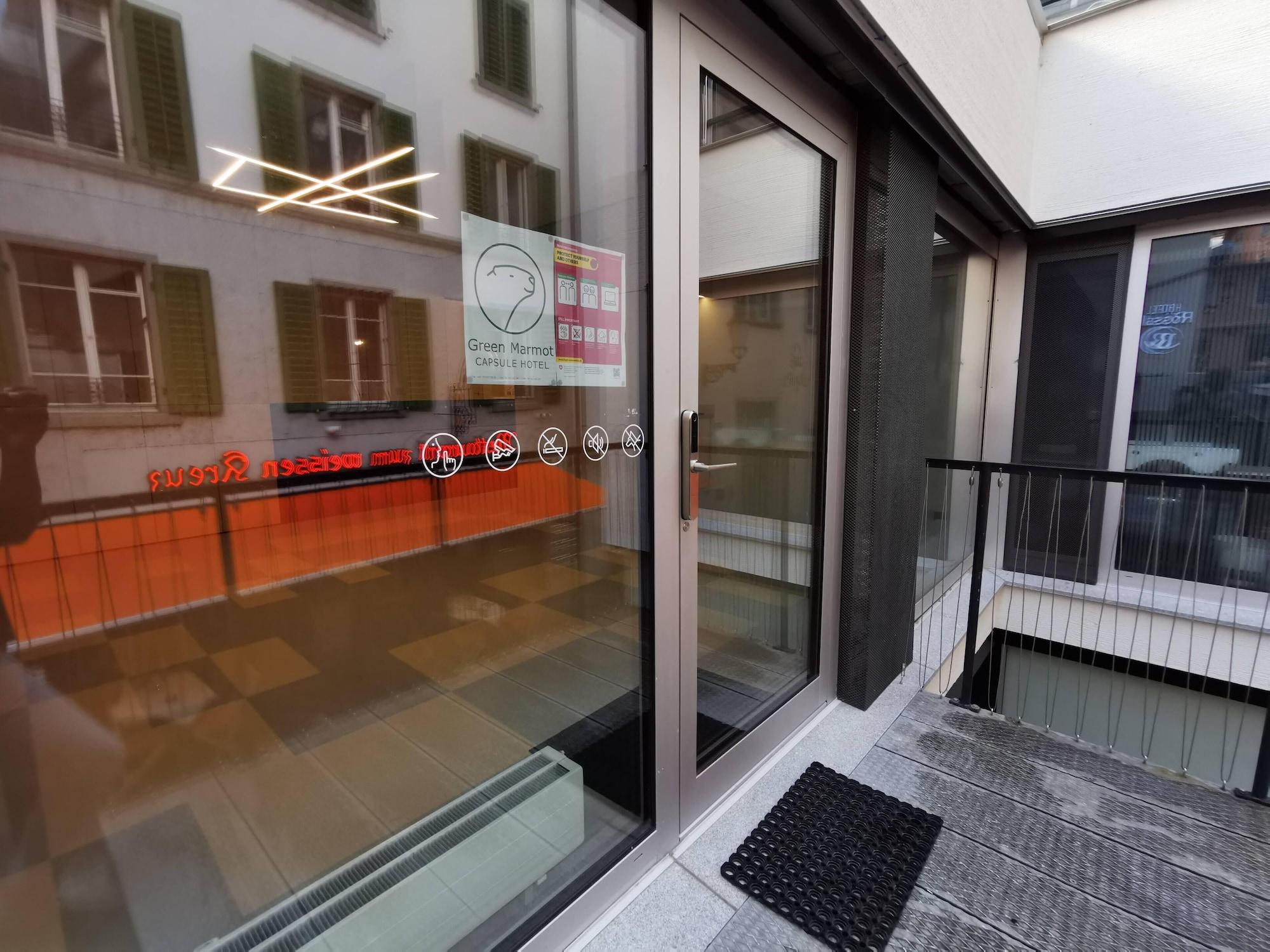 Vista Exterior Green Marmot Capsule Hotel Zurich