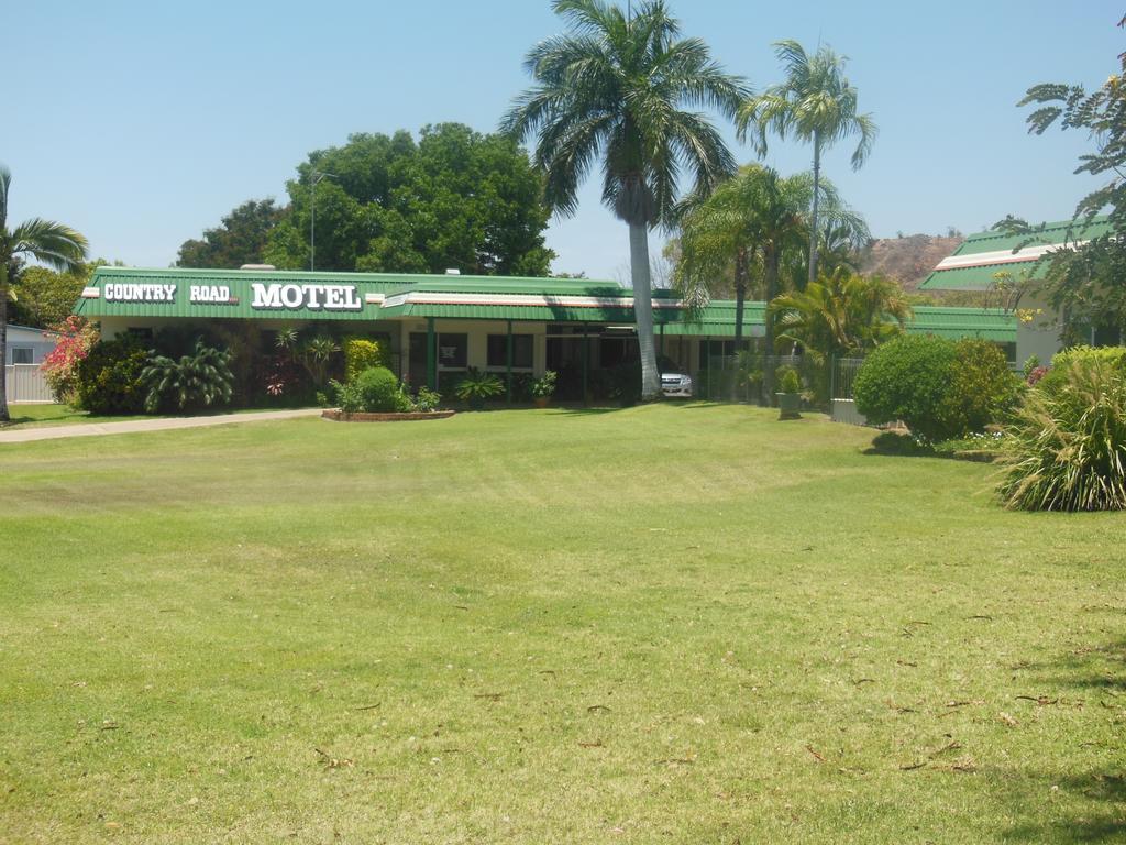 Varios Country Road Motel