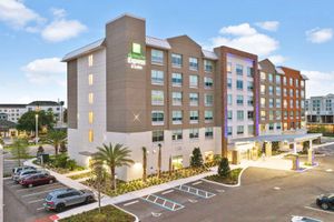 Holiday Inn Express & Suites Orlando - Lk Buena Vista Area