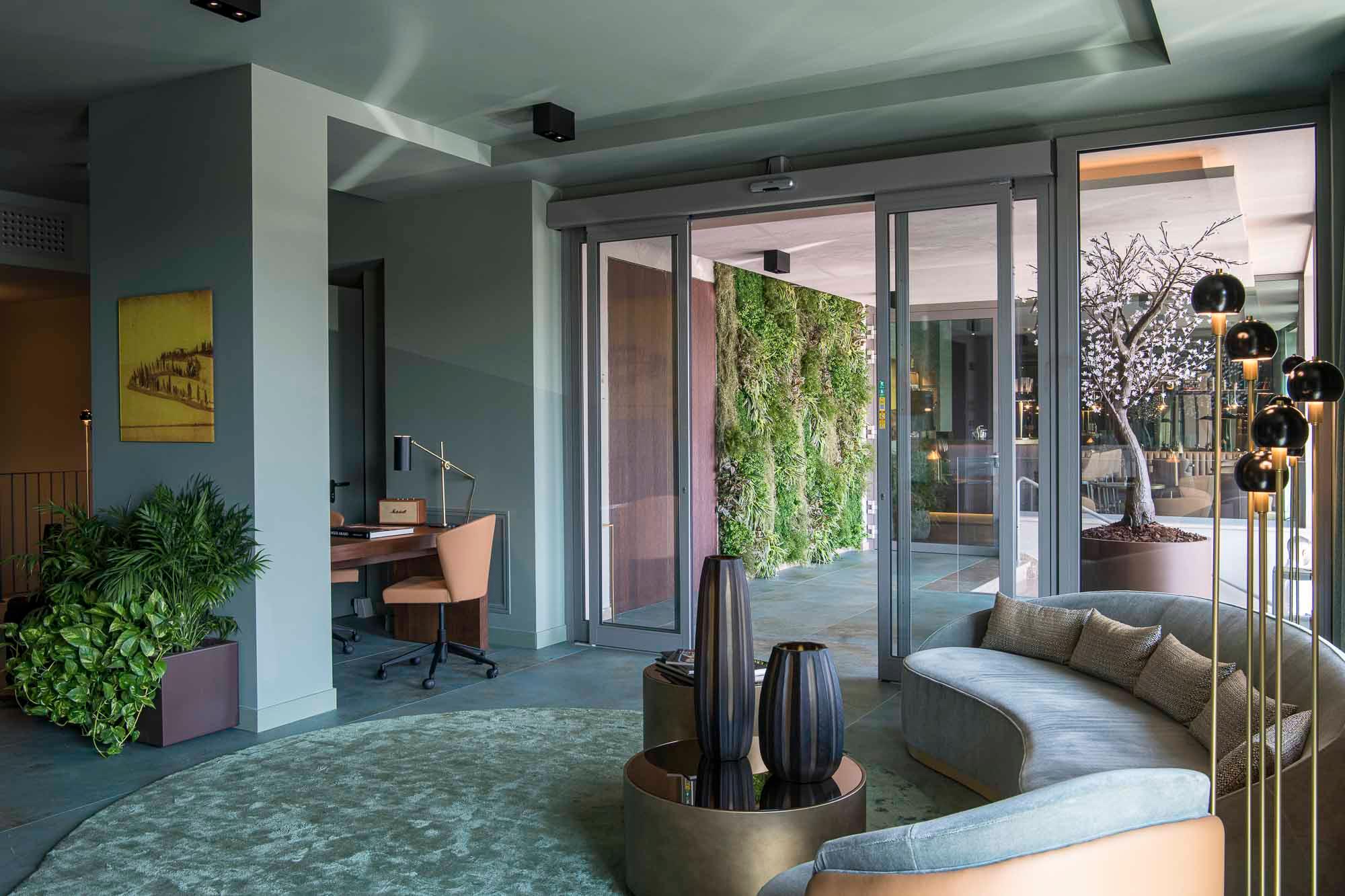 Vista Lobby Columbus Urban Resort