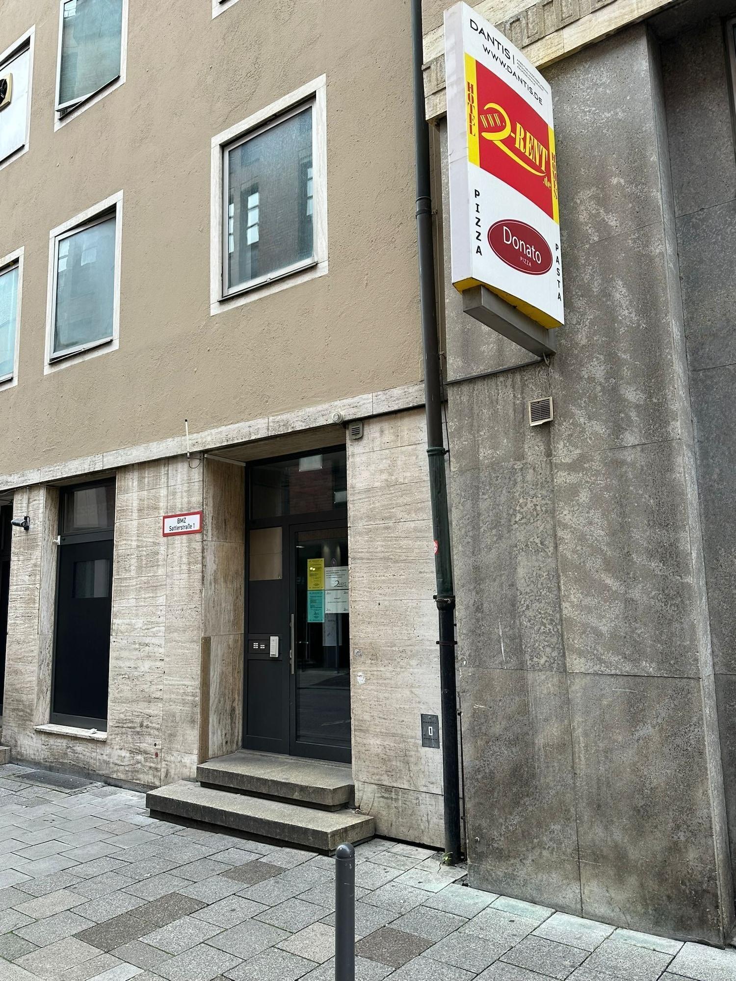 Vista Exterior 2-Rent Group Hostel Zimmer&Apartments GKP2