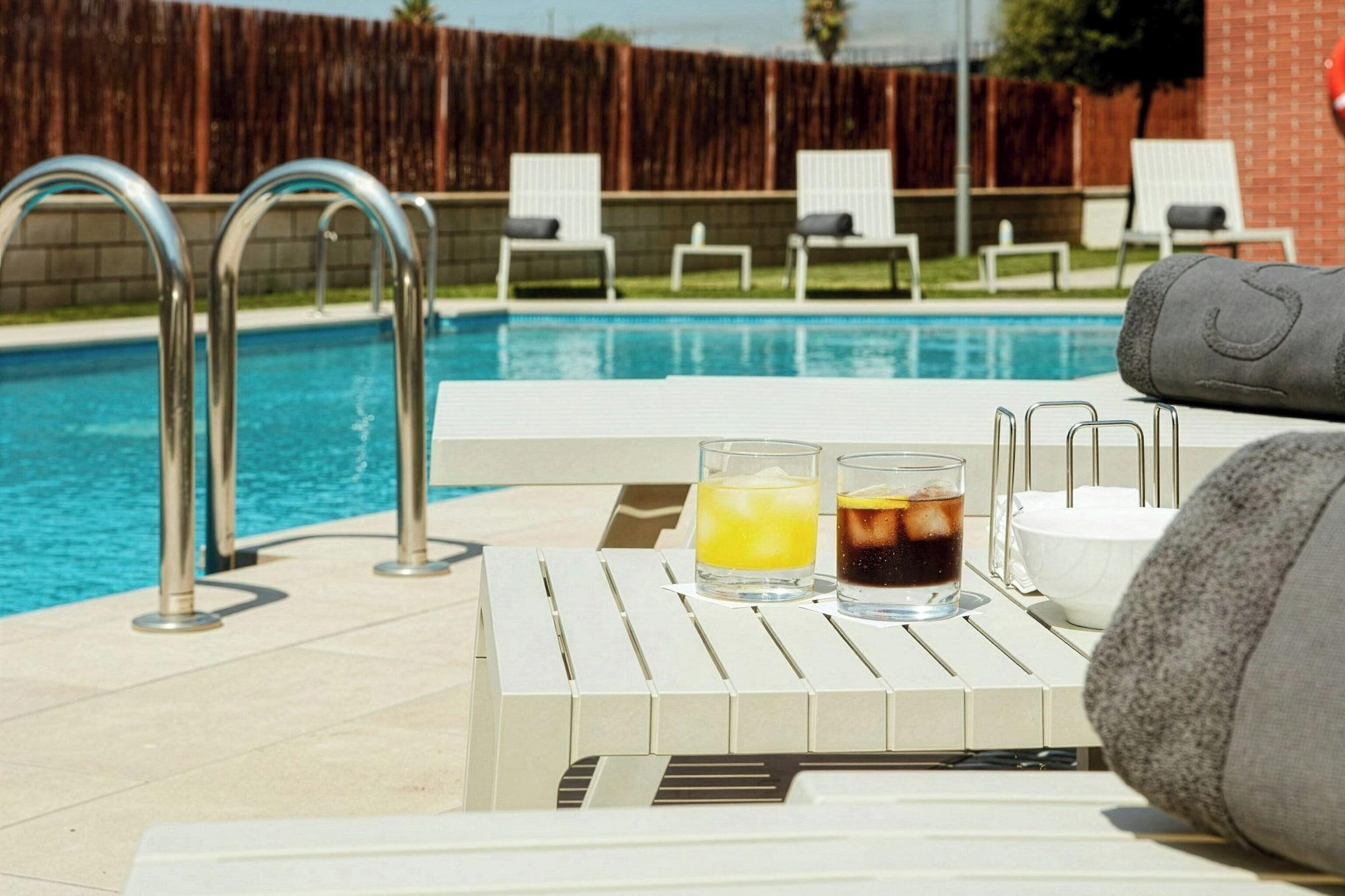 Vista Piscina Sercotel Sant Boi