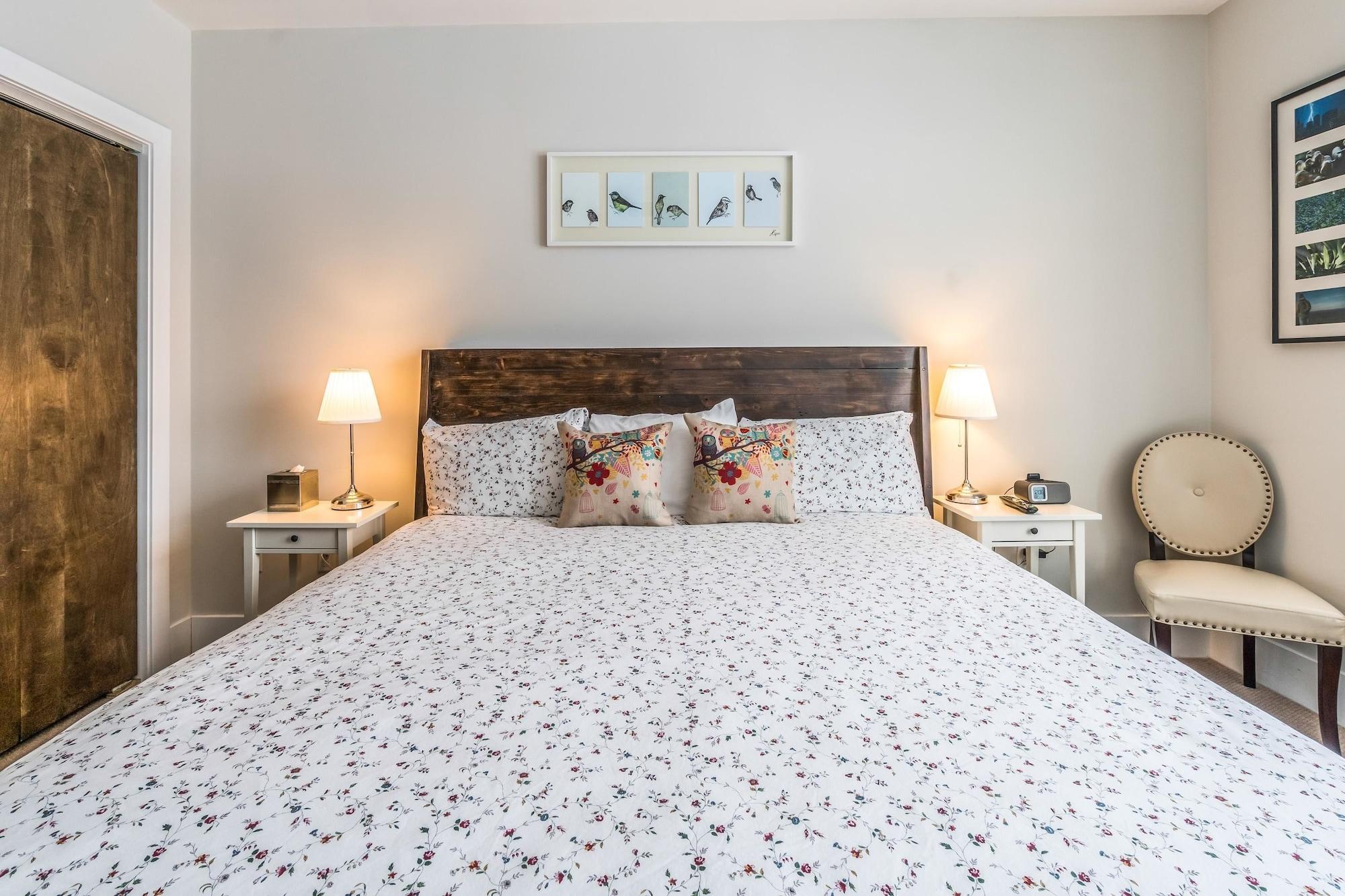 Varios Seaport Signal Building by Vacasa