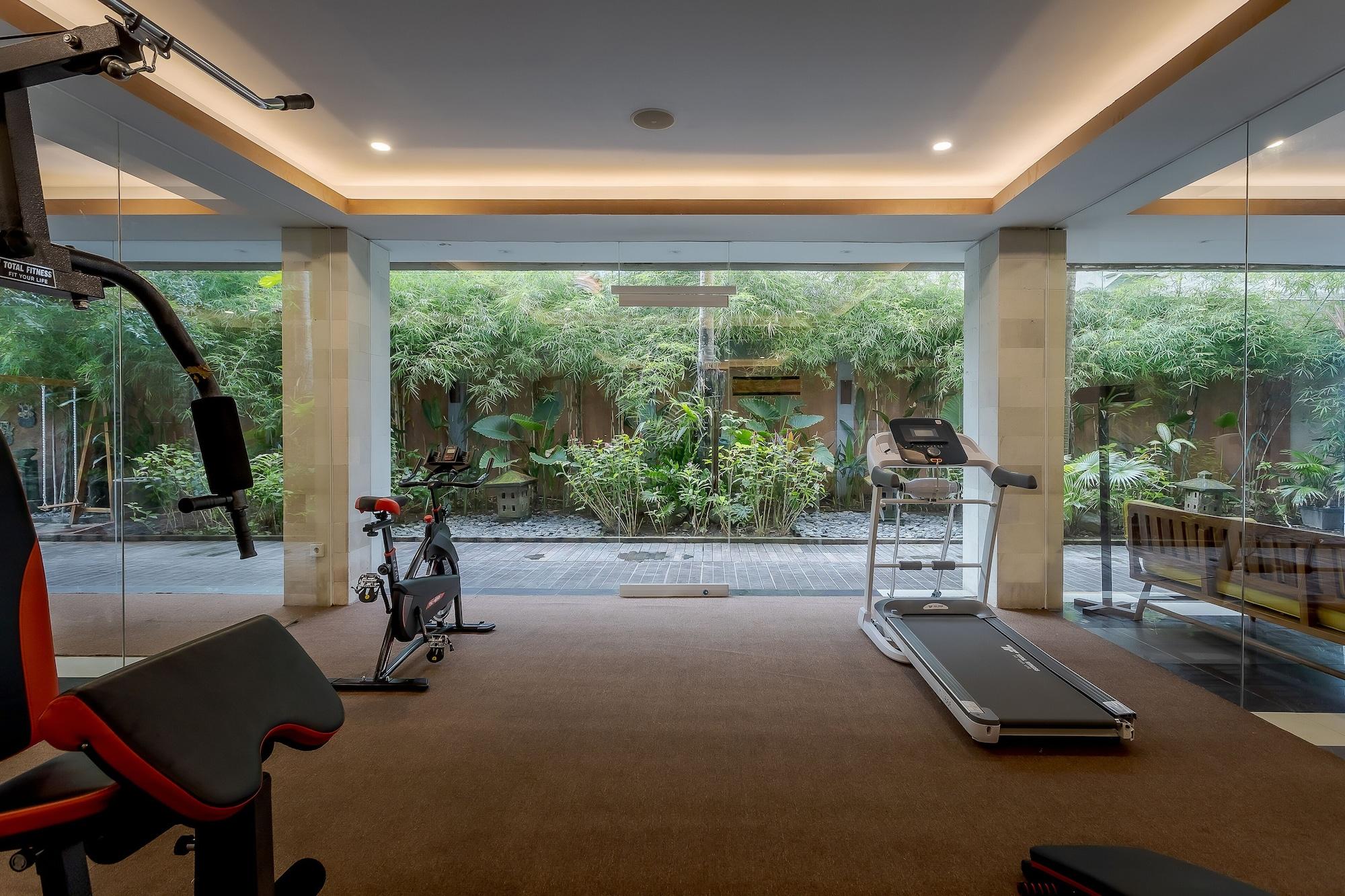 Gimnasio Fourteen Roses Boutique Hotel Legian