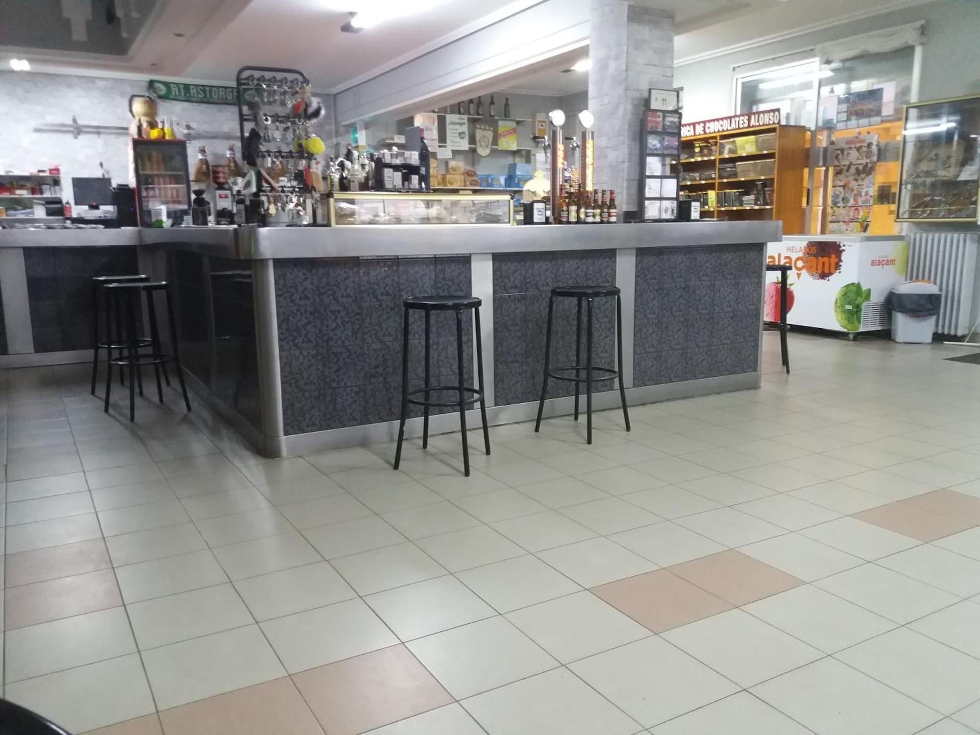 Bar/Salón Hostal Restaurante Delfin