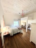 Alquiler Vacacional - Down on the Corner
In the heart of Flora with great outside space!