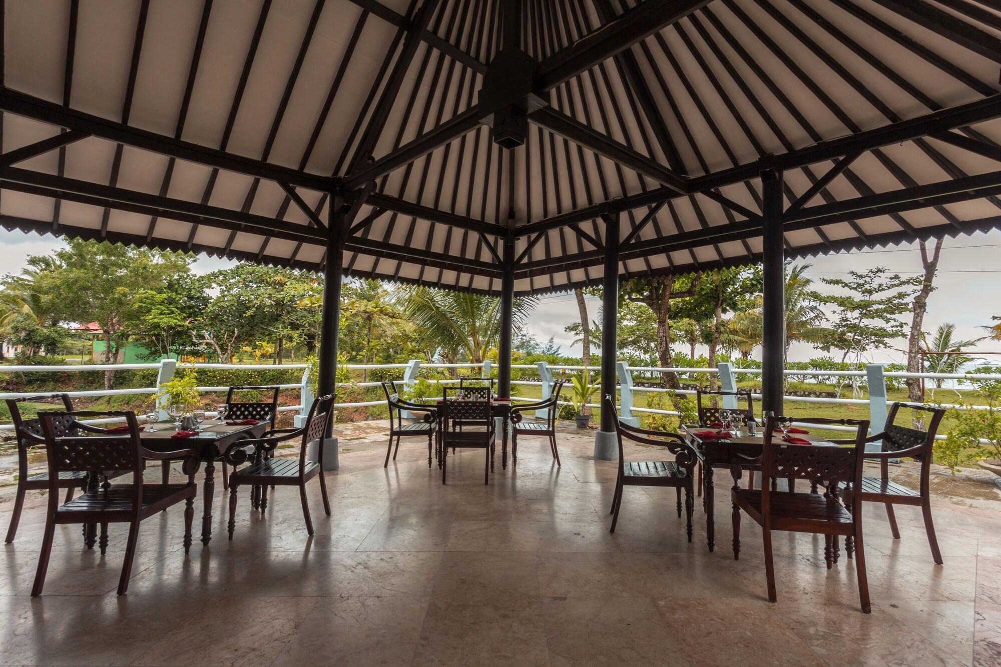 Restaurant lorin beach resort belitung