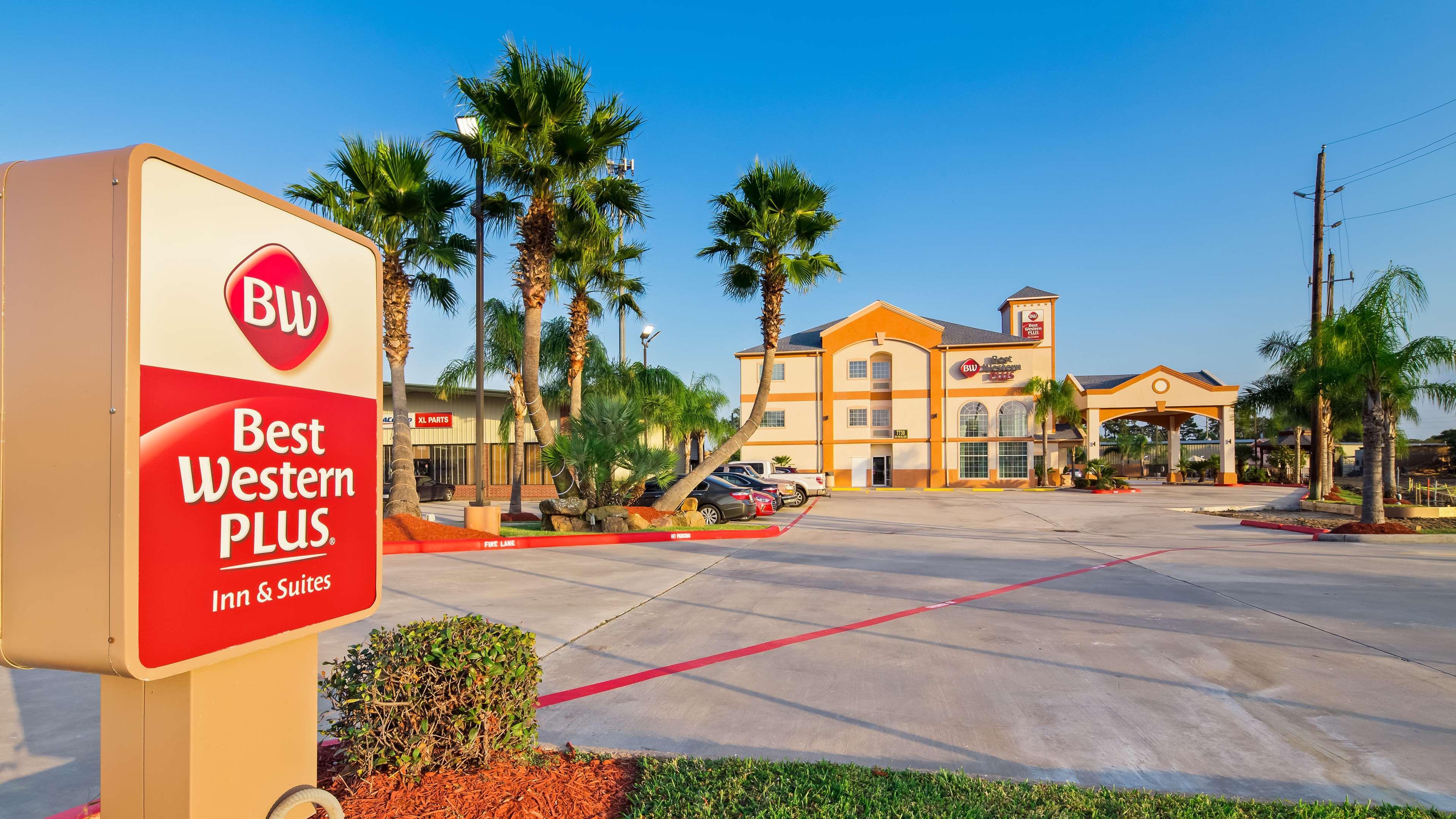 Vista Exterior Best Western Plus Houston Atascocita Inn & Suites