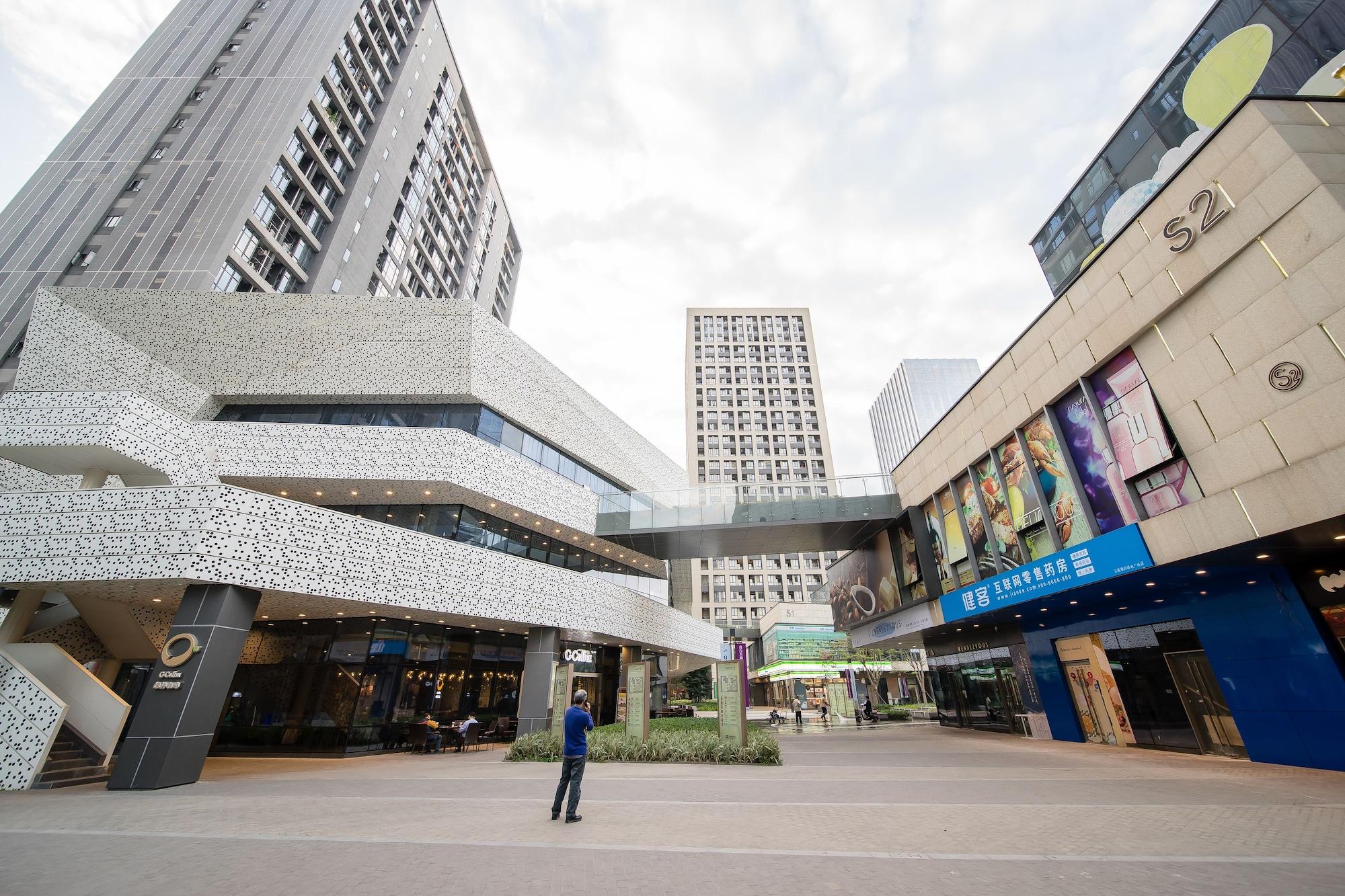 Vista Exterior Guangzhou Laiste ApartHotel - Free Shuttle Bus to Canton Fair Complex During Canton Fair Period