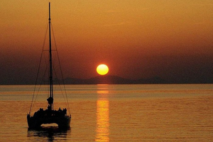 Actividad - Crucero a la Playa Roja y Akrotini