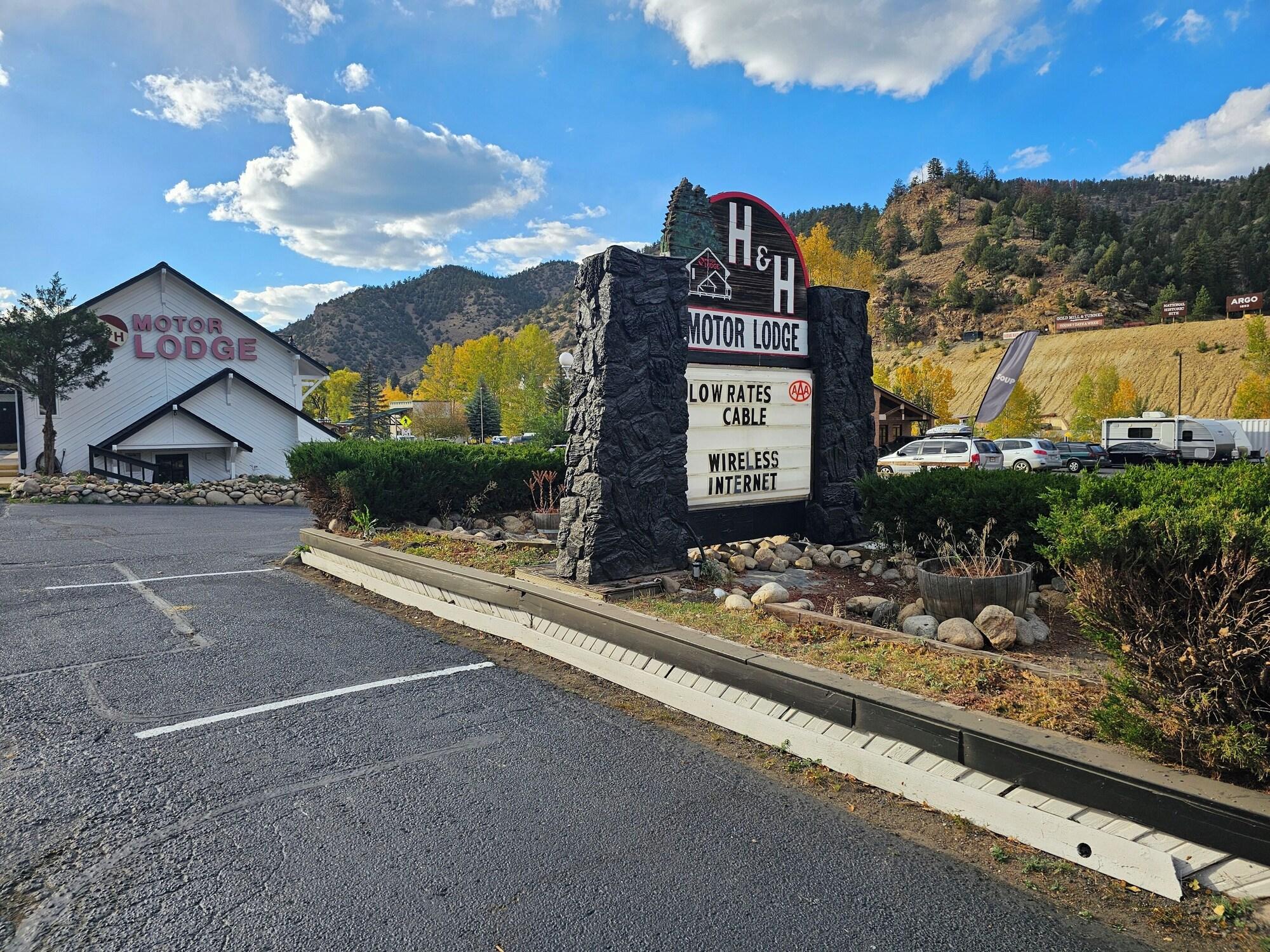 Varios H & H Motor Lodge