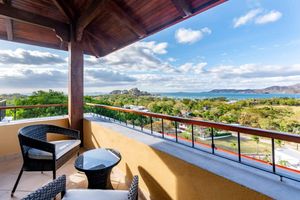 Paquete - Modern - immaculate unit in Flamingo with spectacular ocean views