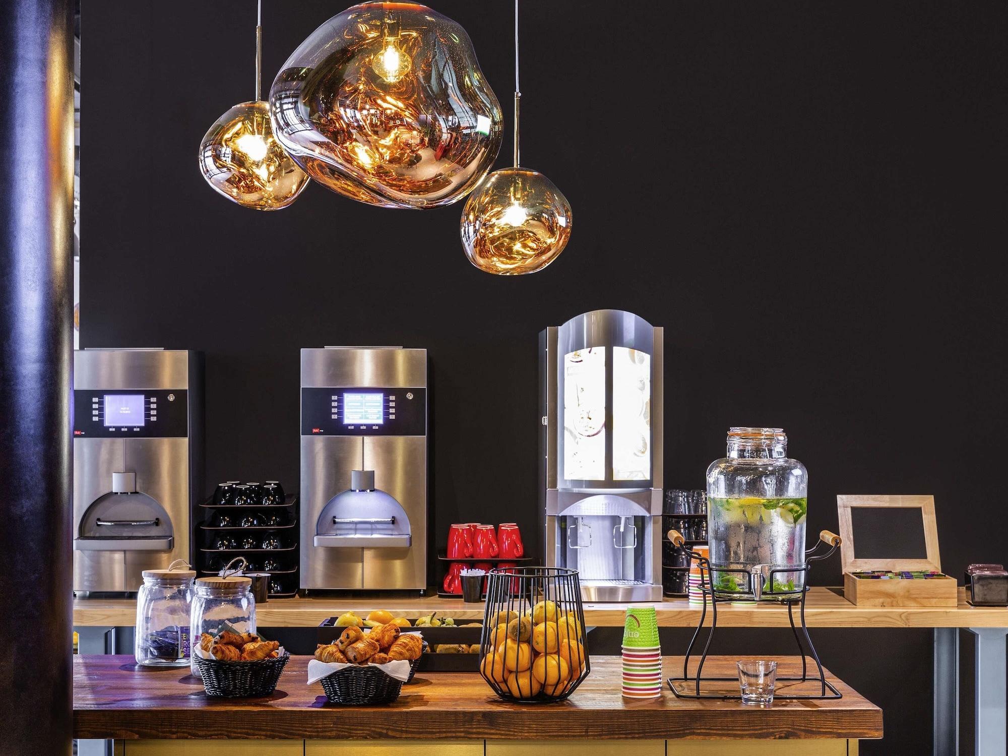 Restaurant ibis Styles Puteaux Paris La Defense