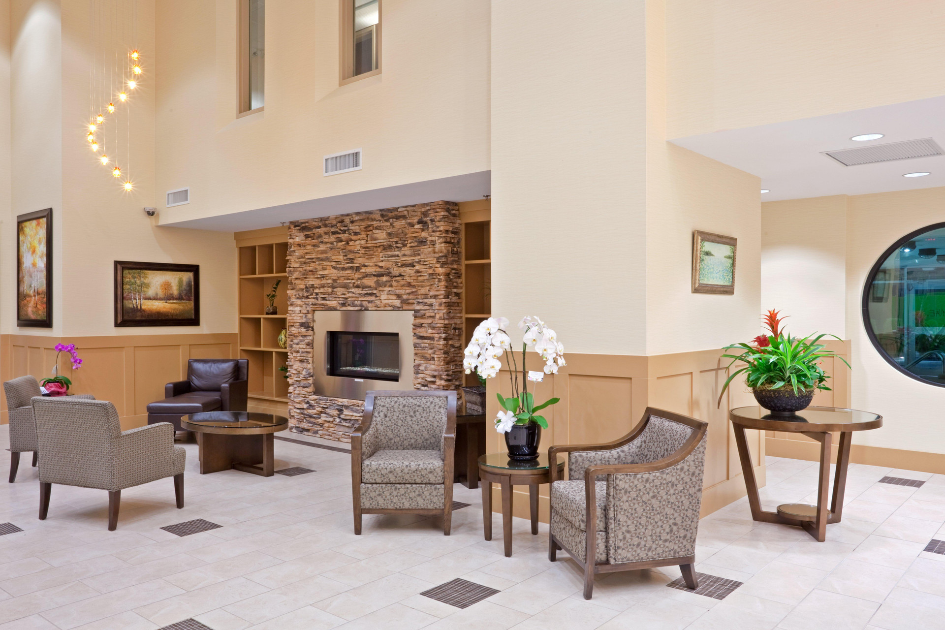 Vista Lobby Holiday Inn Hotel & Suites Surrey East Cloverdale by IHG