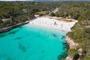 Actividad - Cala Mondragó, Playa de S'Amarador y Barca Trencada con pádel surf y esnórquel