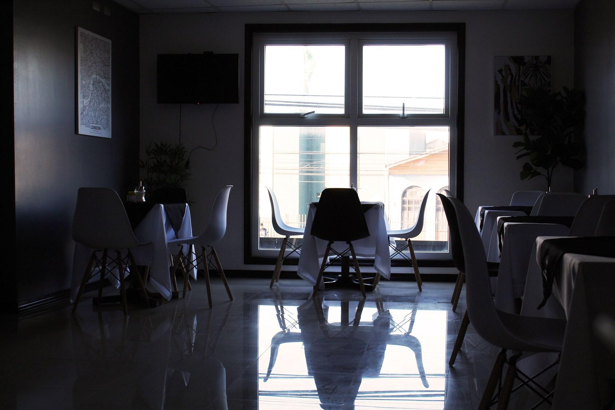 Varios HOTEL MACKENNA