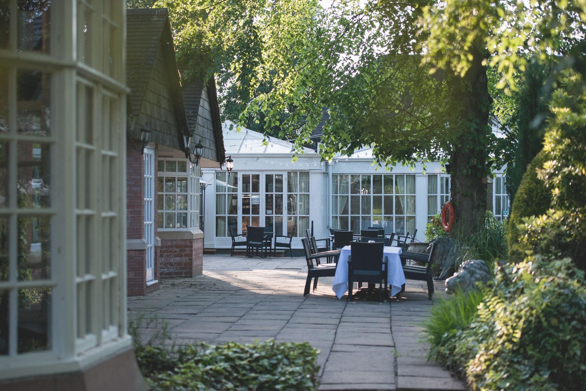 Varios Mere Court Hotel