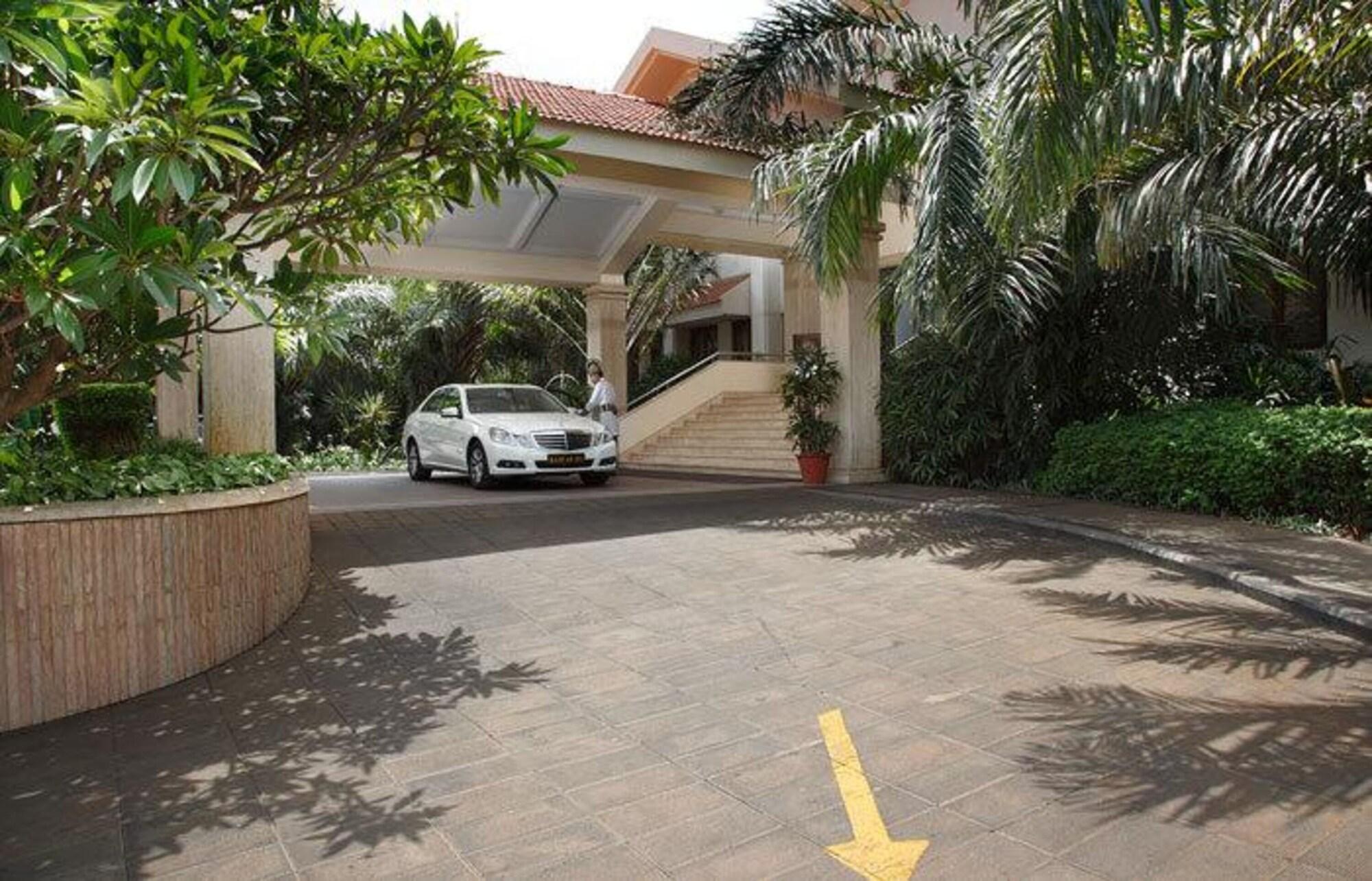 Vista Exterior Palm Meadows Resort