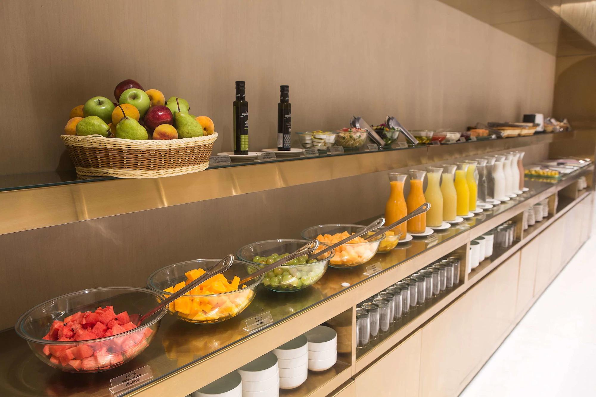 Restaurant Dazzler By Wyndham San Isidro