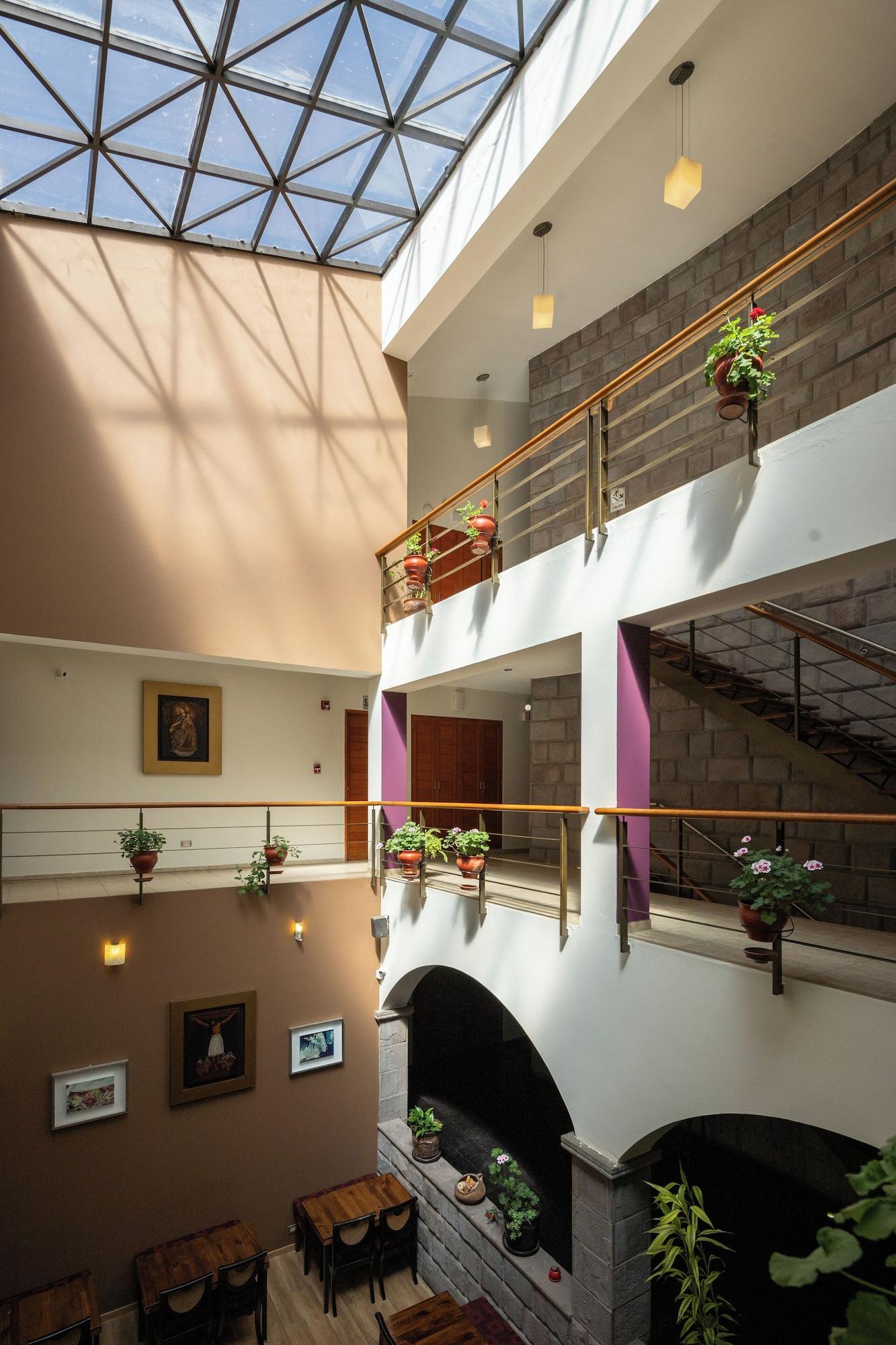 Varios Hotel Mamasara