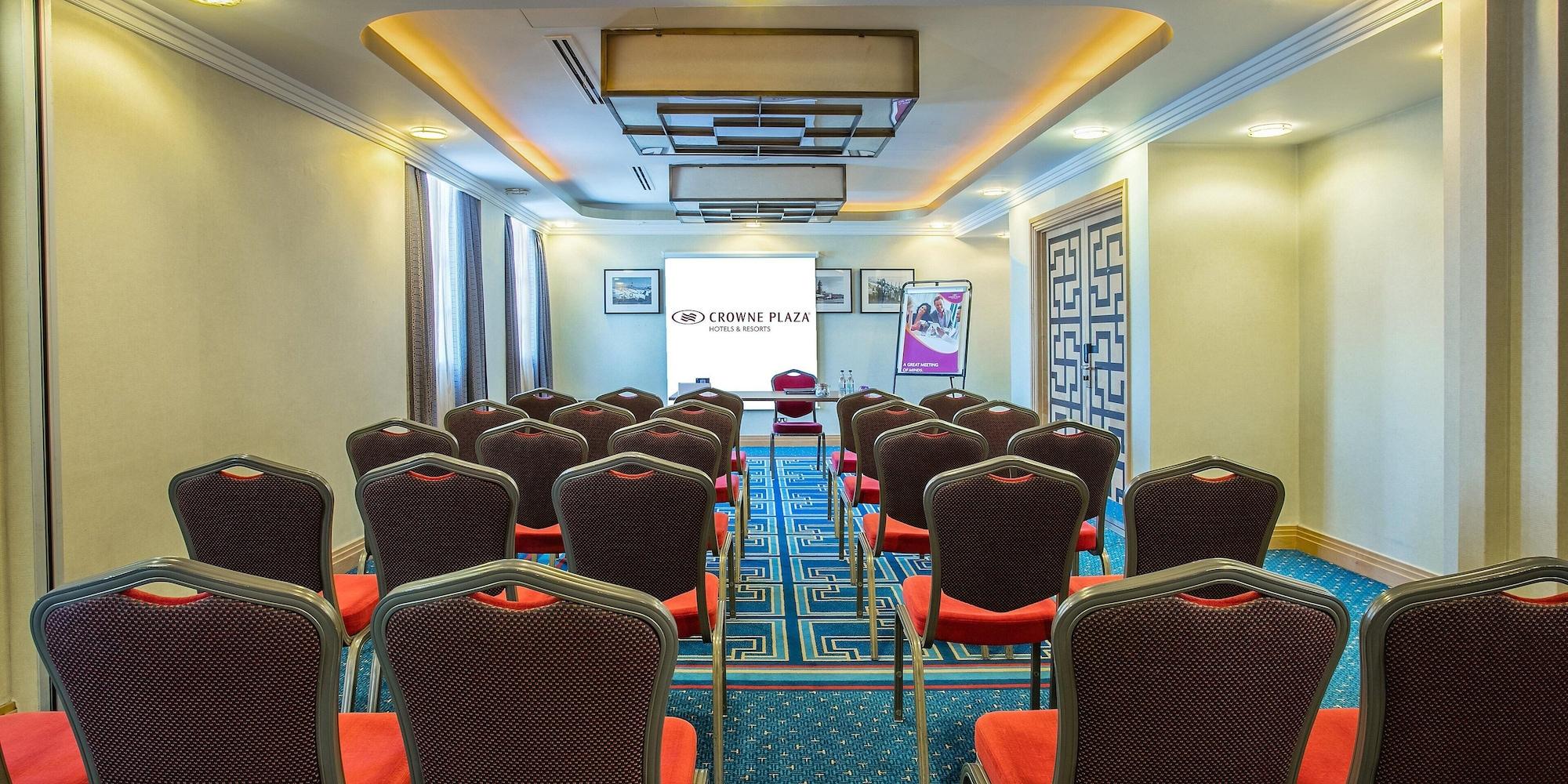 Sala de Reuniones Crowne Plaza Liverpool - John Lennon Airport by IHG