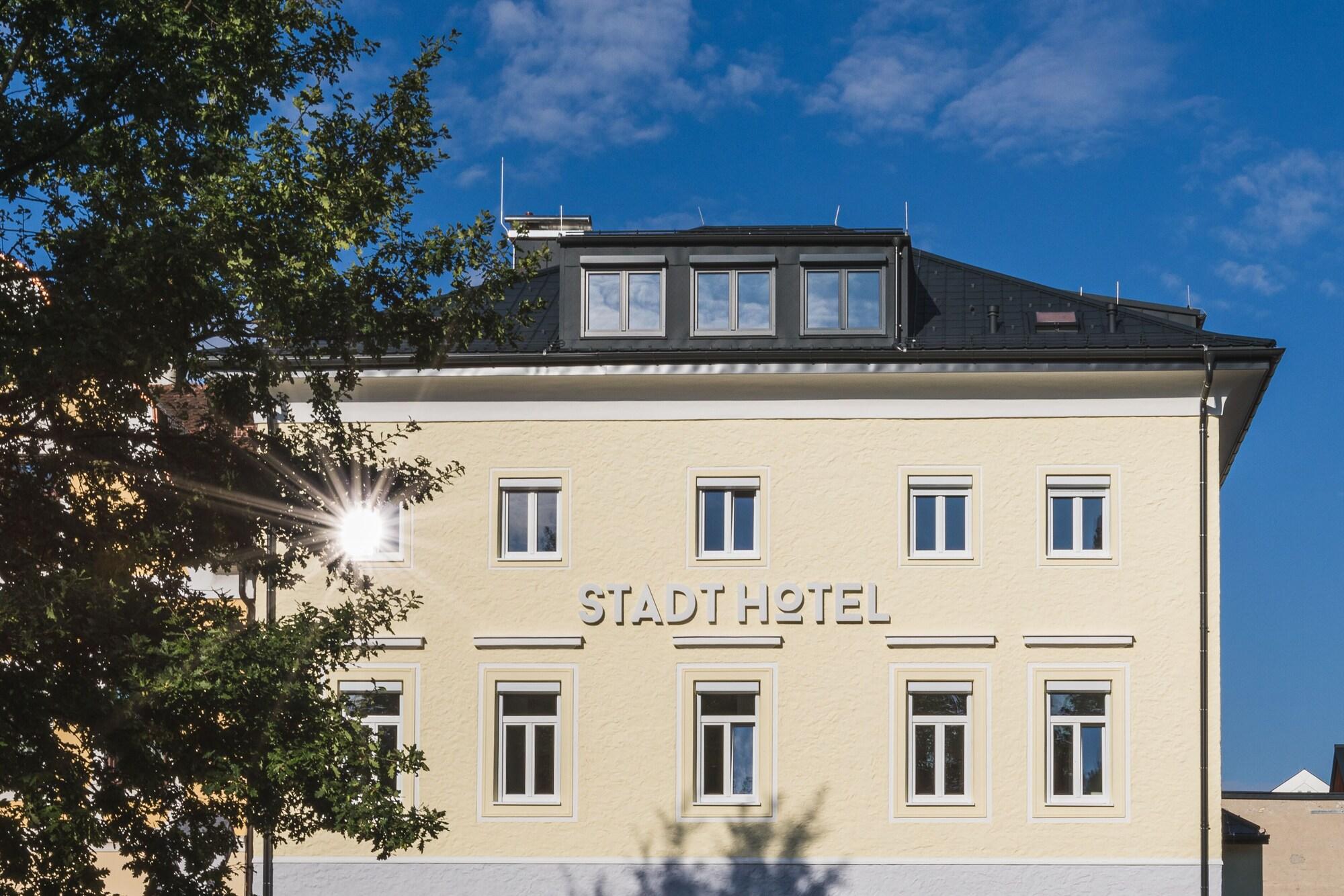 Vista Exterior Stadthotel Oberndorf - 24h Self Check-In Terminal