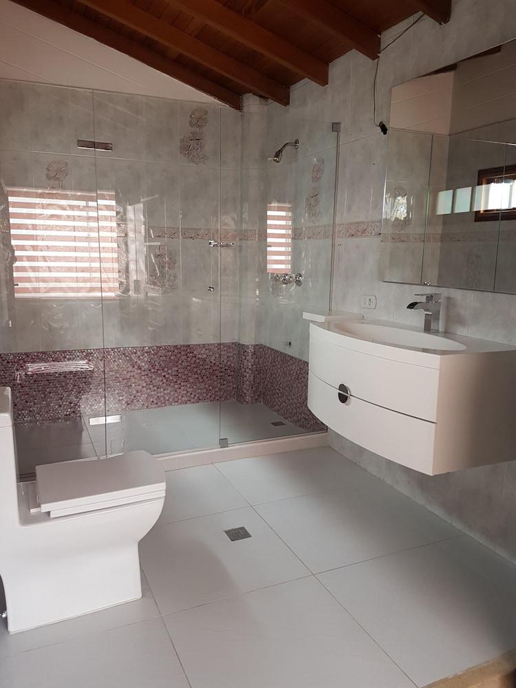 Baño Hotel Boutique Laureles Home