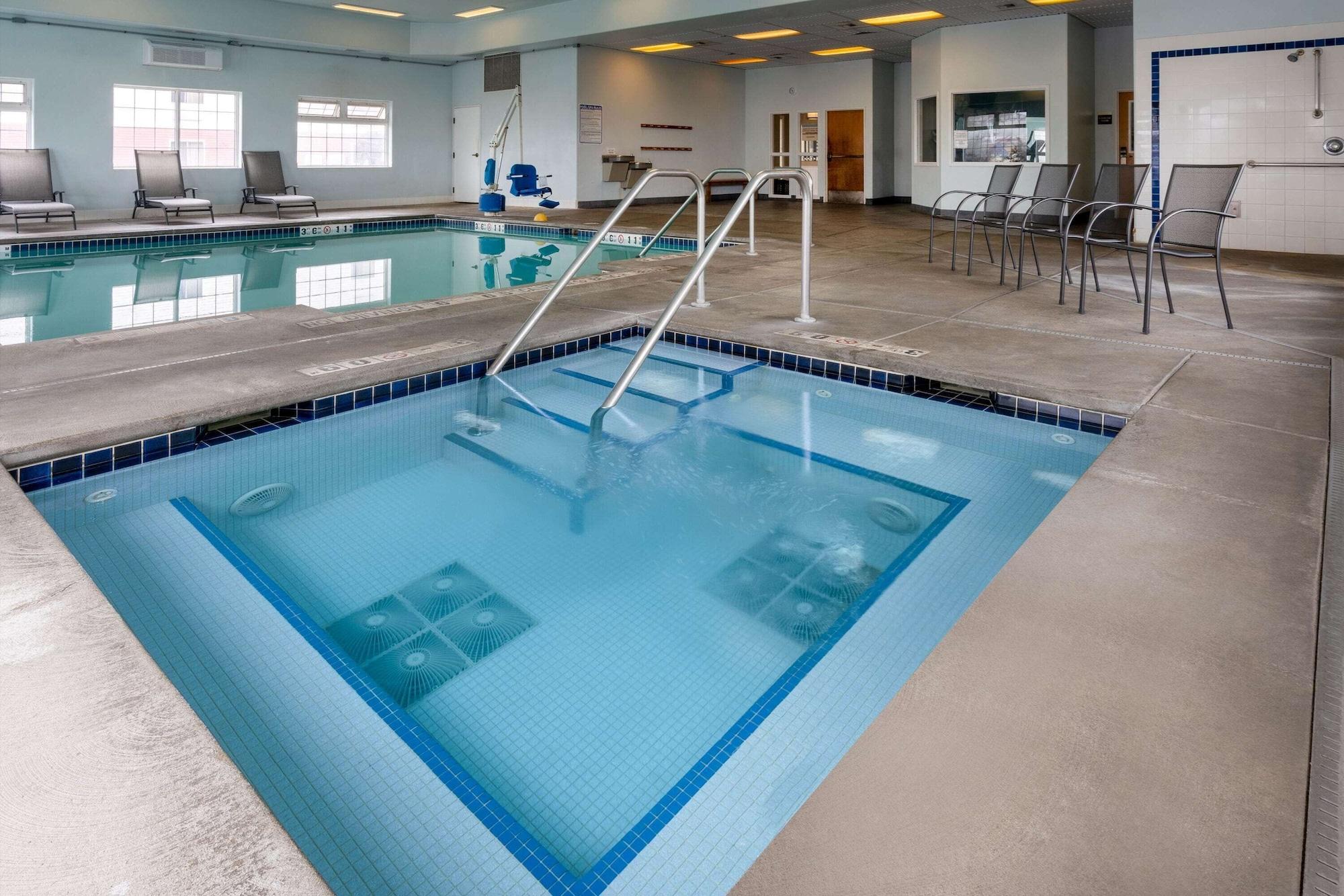 Spa Super 8 by Wyndham Spokane Valley