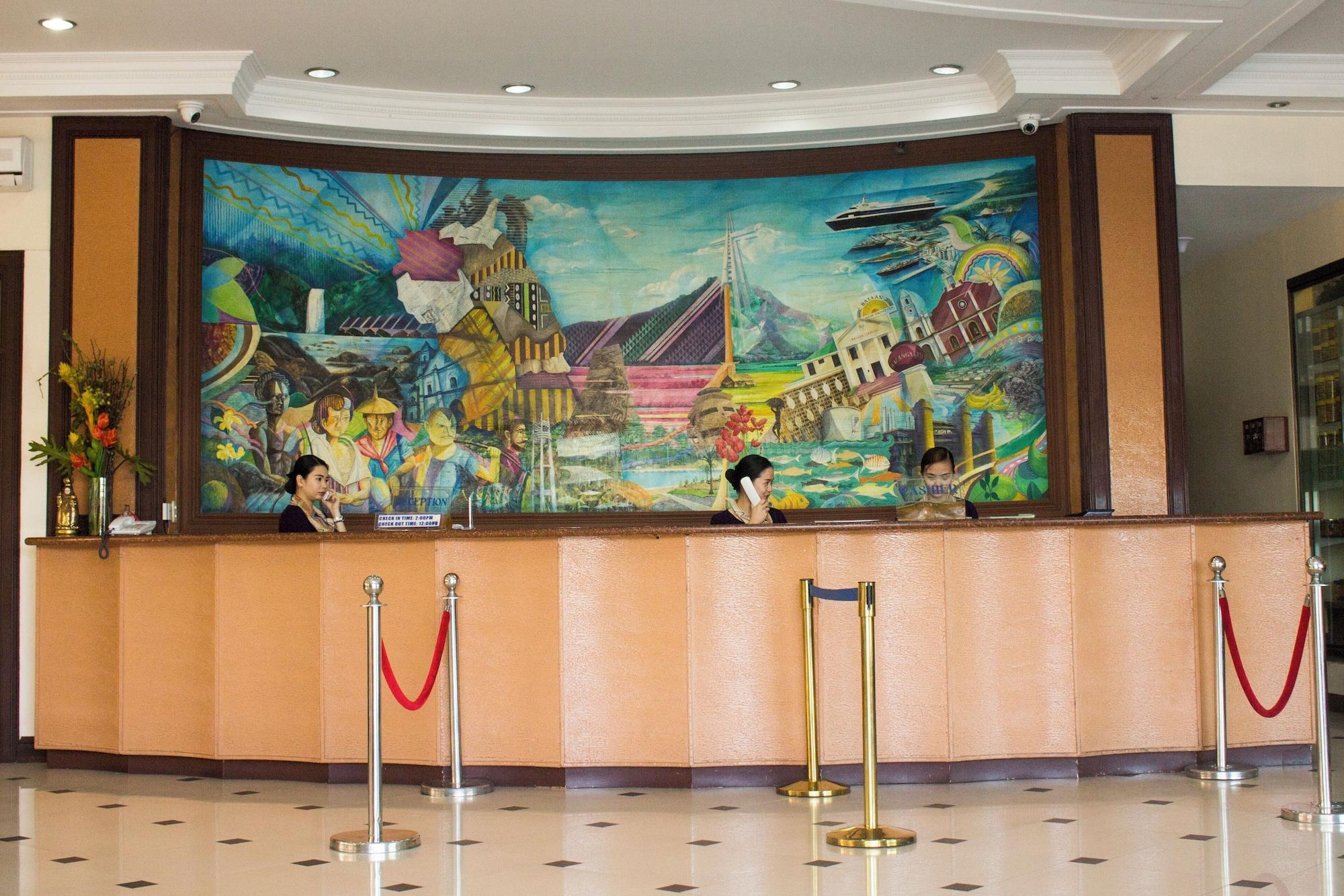 Vista Lobby Crown Royale Hotel