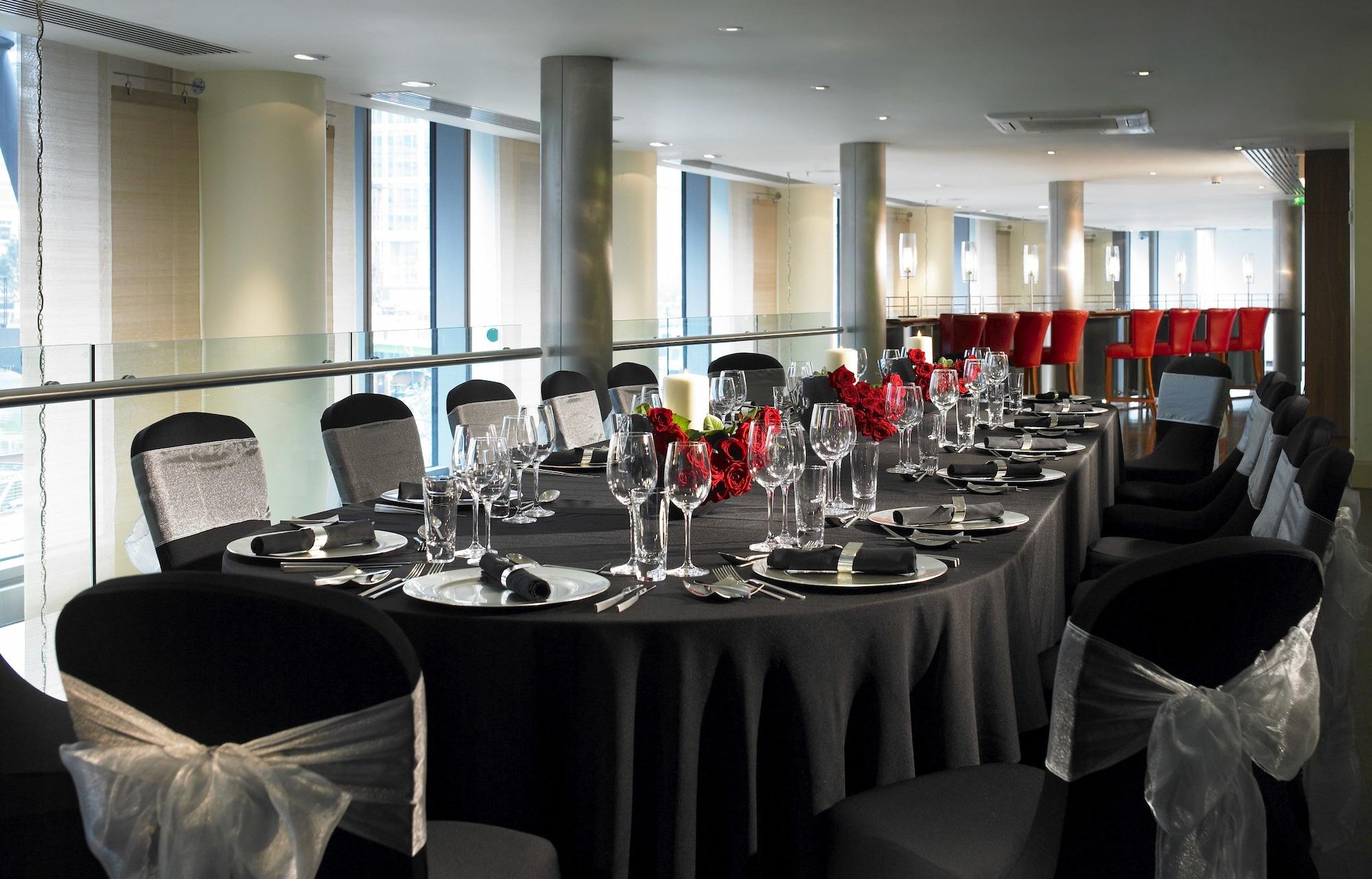 Sala de Reuniones Marriott Executive Apartments London, Canary Wharf