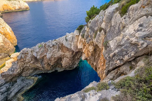 Actividad - Shipwreck and Blue Caves Bus and Boat Tour