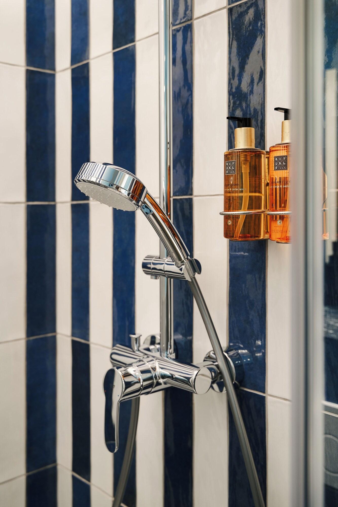 Equipamiento de Habitación Edgar Suites Montmartre - Paul Albert