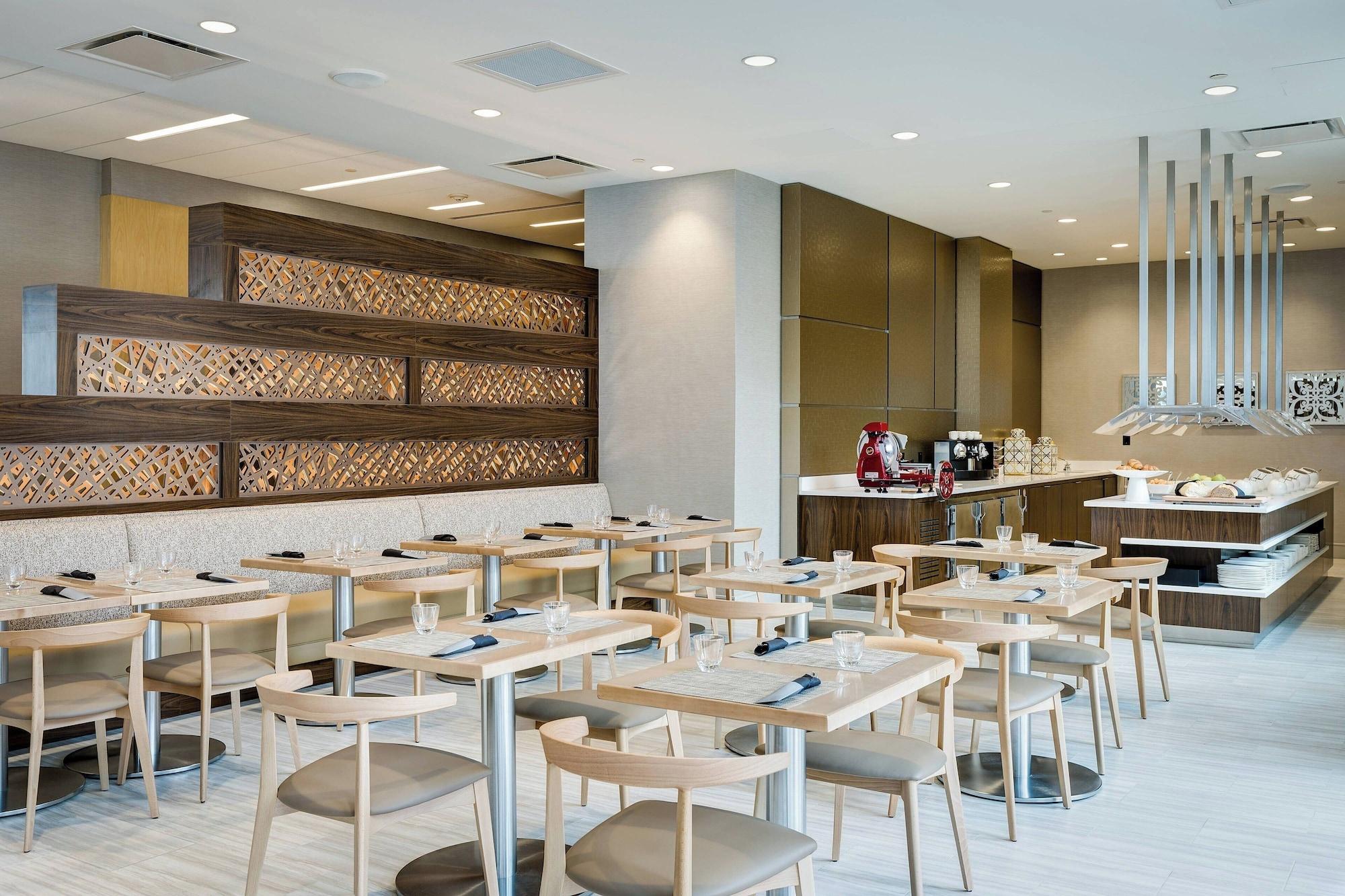 Restaurant AC Hotel by Marriott National Harbor Washington, D.C. Area