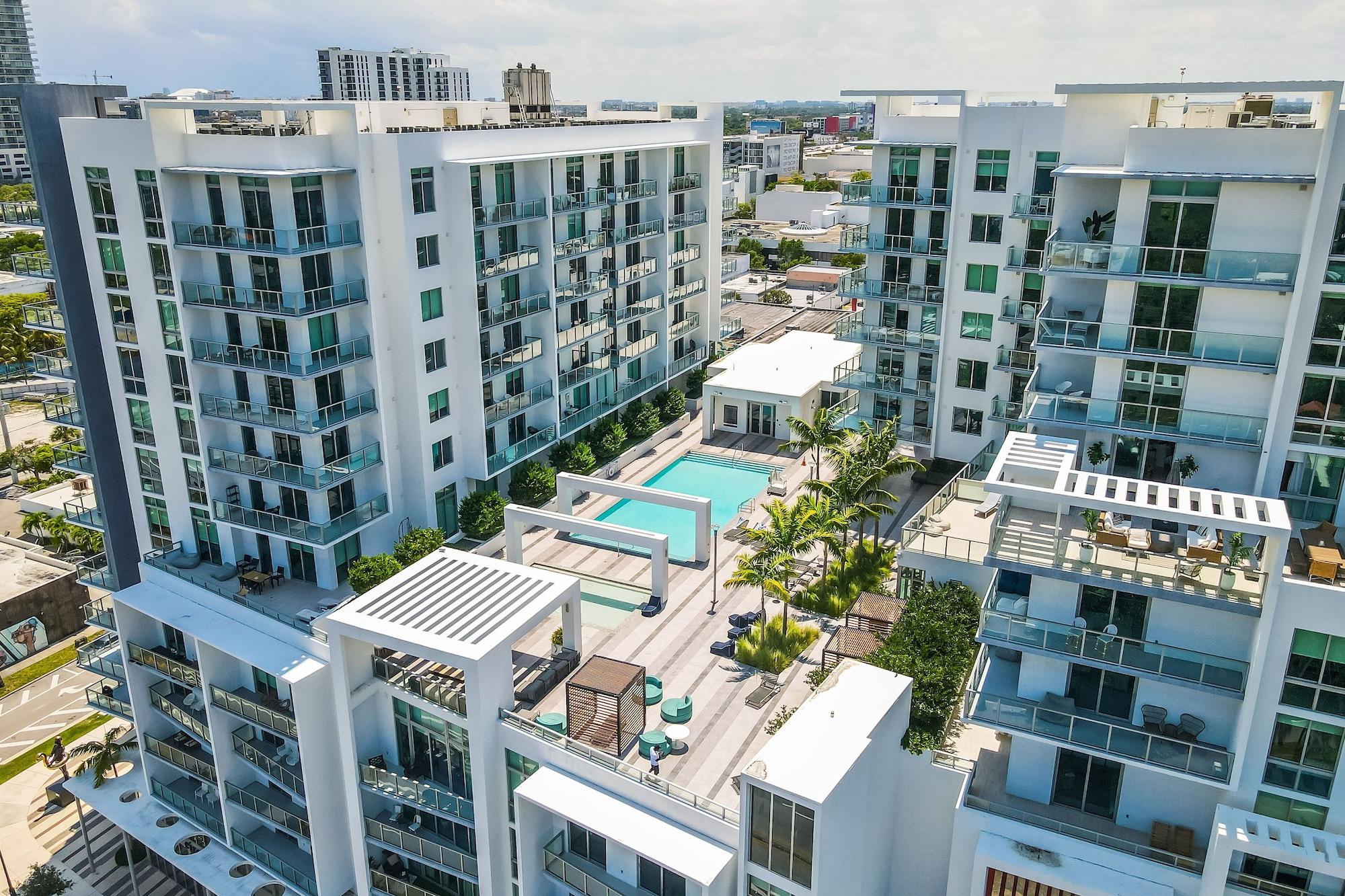 Vista Exterior Luxe Condos - Miami Design District