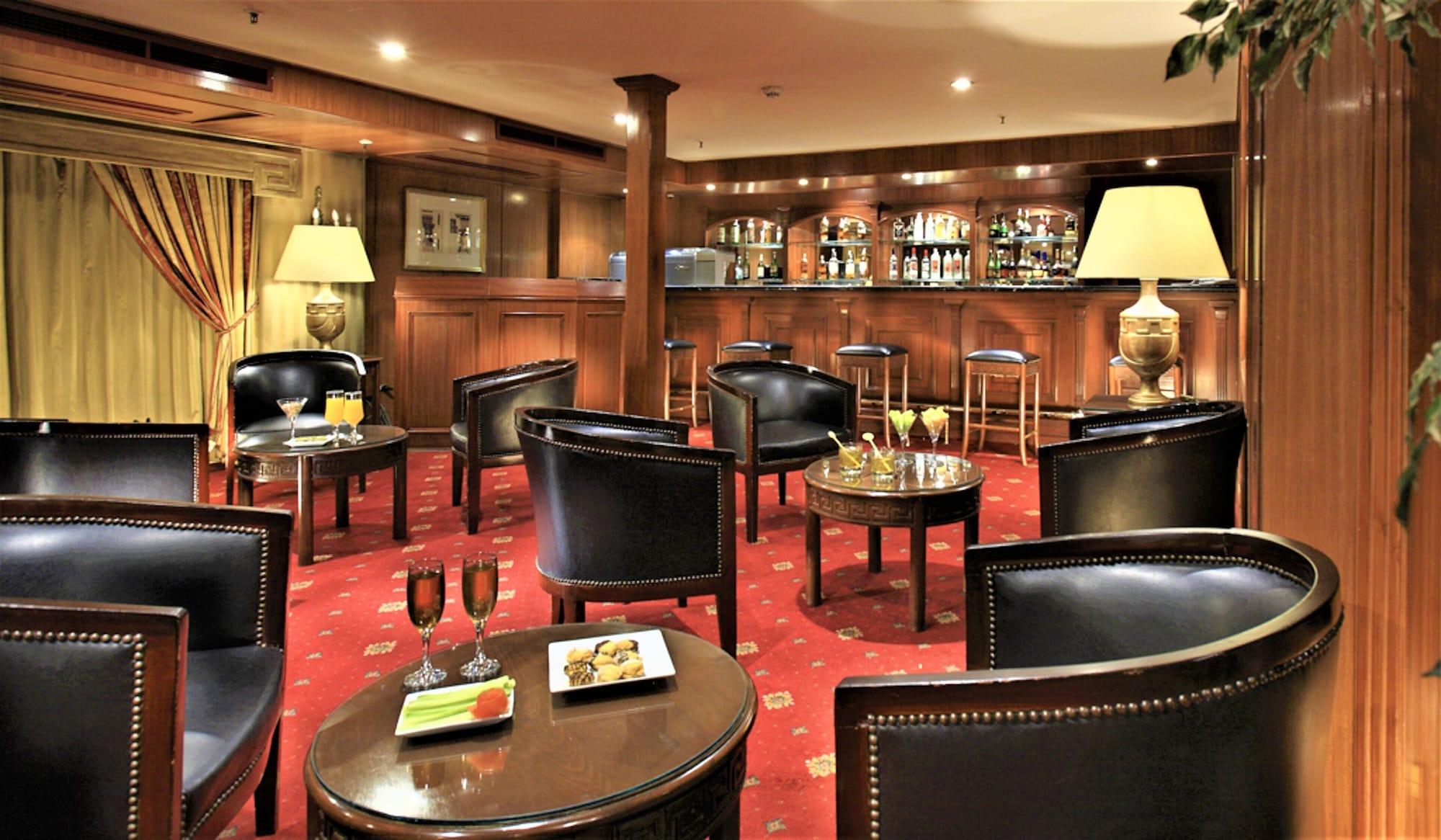 Bar/Salón JAZ Crown Emperor Nile Cruise - Every Thursday from Luxor for 07 & 04 Nights - Every Monday from Aswan for 03 Nights